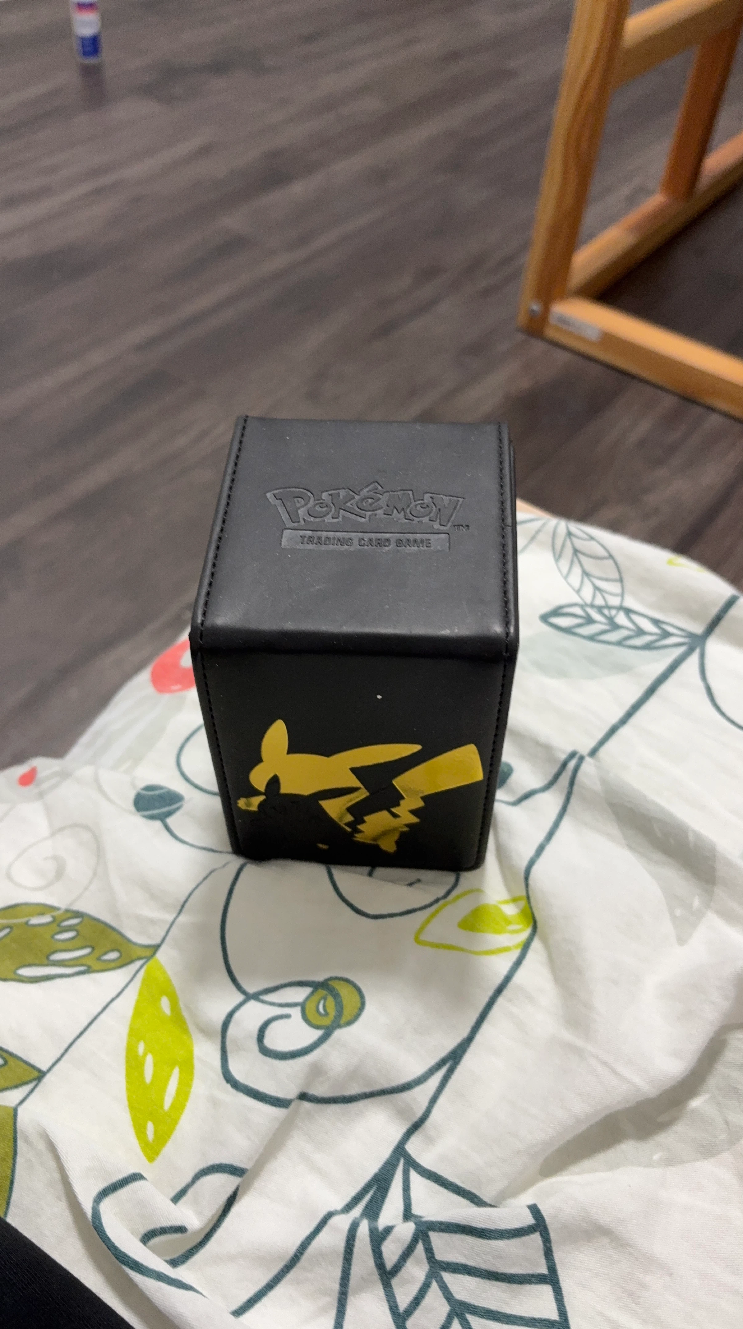 Pokemon Trading Card Game Deck Box - Pikachu thumbnail