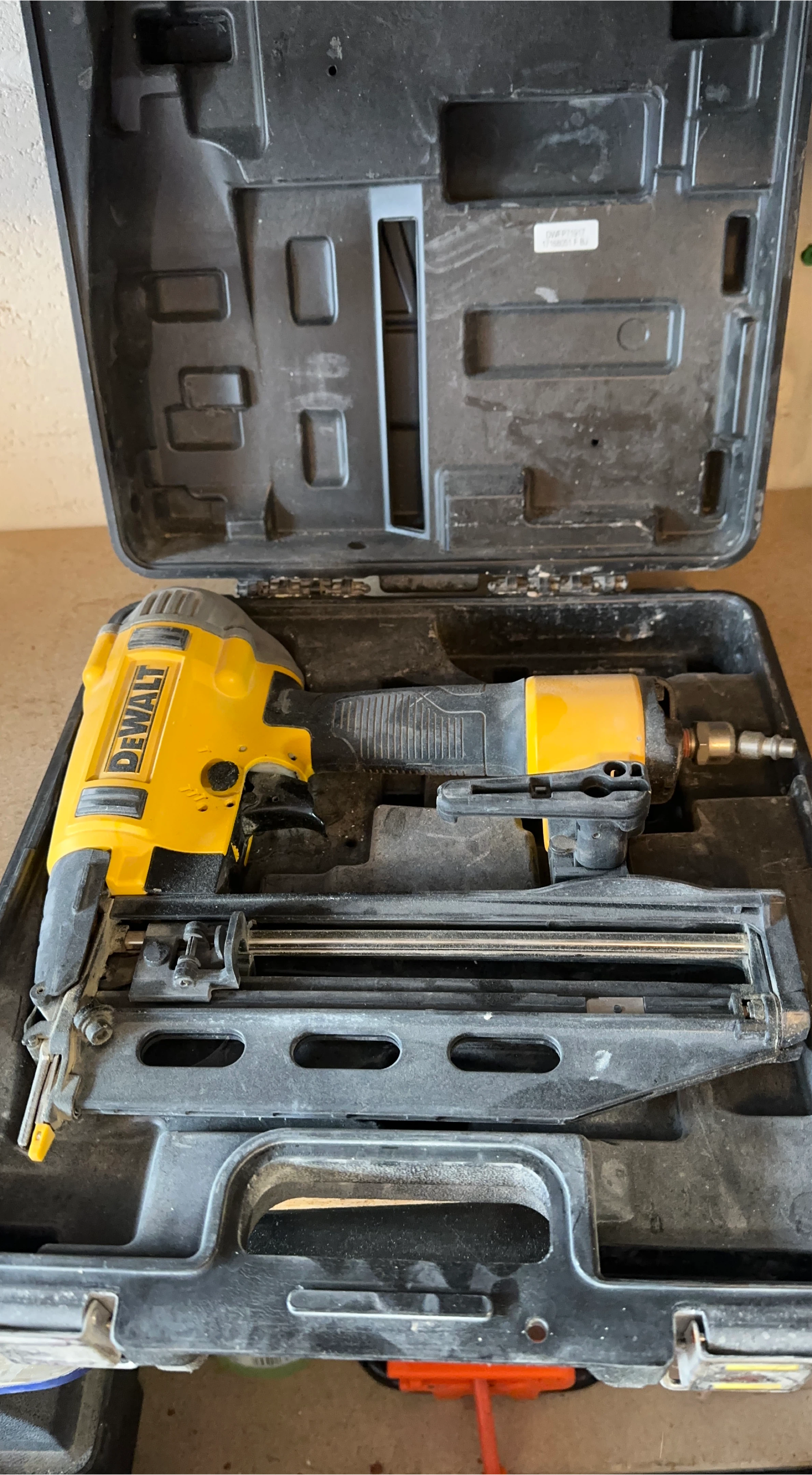 Dewalt Pneumatic Nail Gun with Case thumbnail