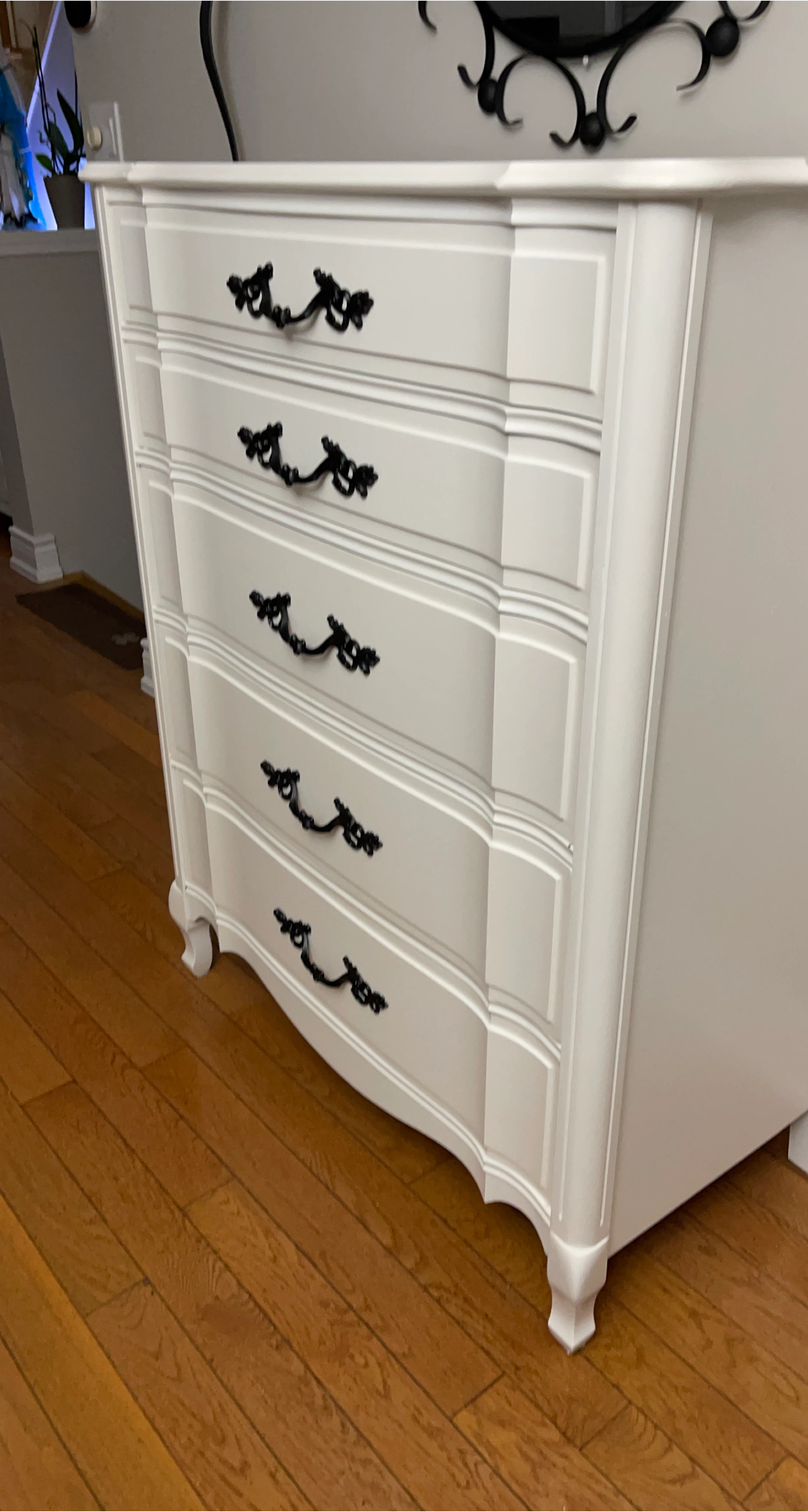 White 5-Drawer Dresser with Black Handles image indicator(1)
