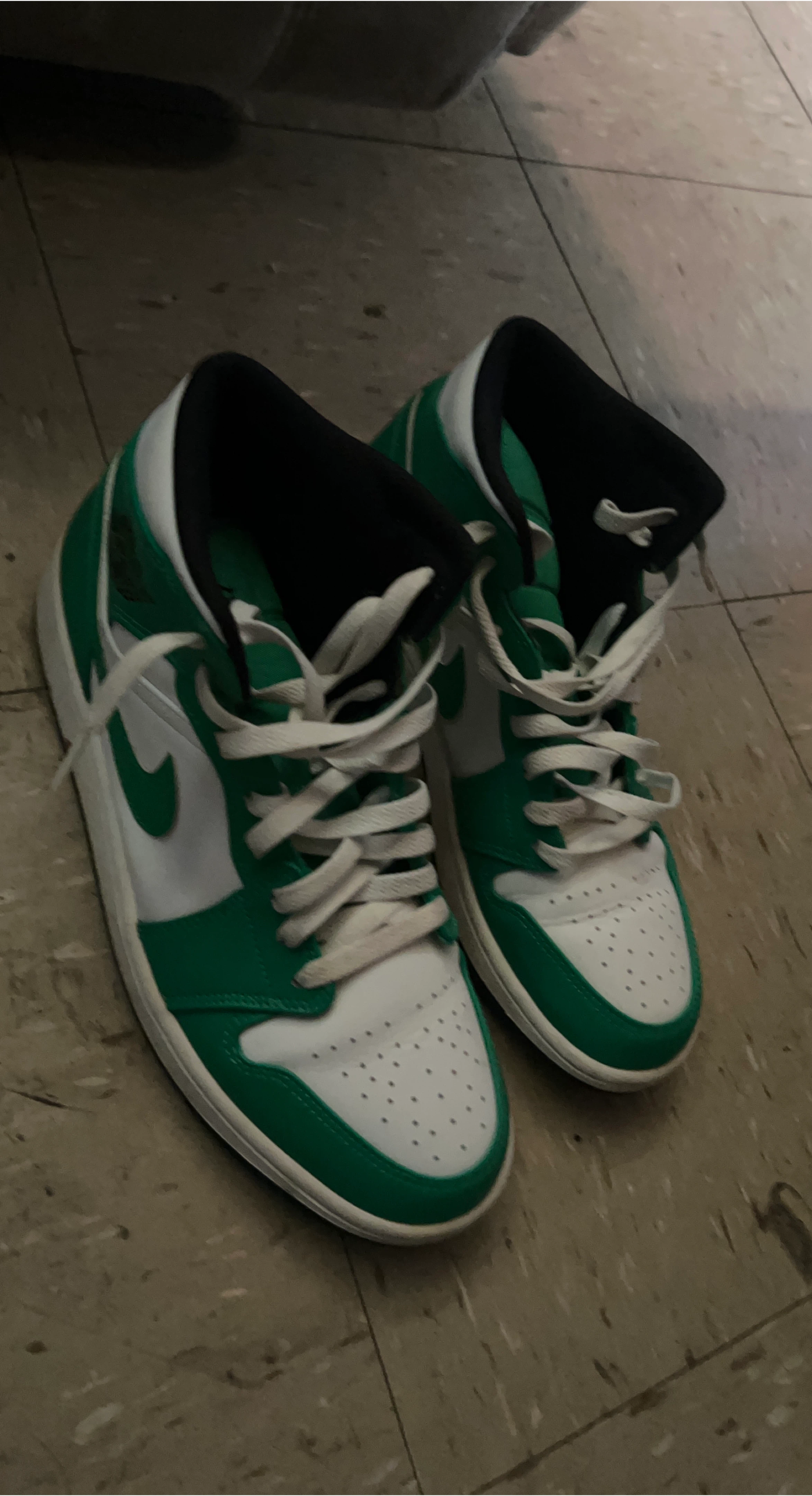 Nike Air Jordan 1 Lucky Green image indicator(1)