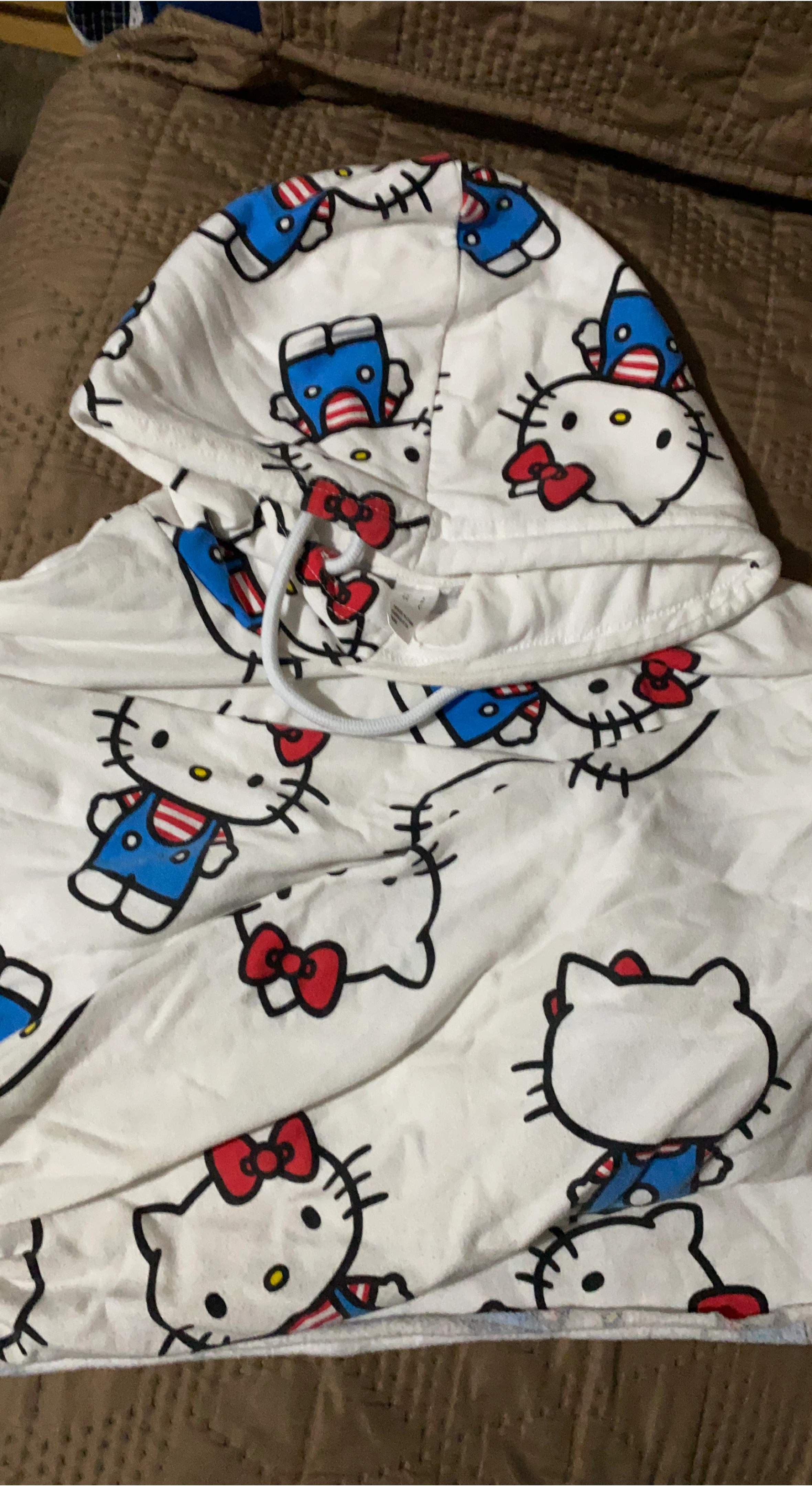 Hello Kitty Hoodie & Spongebob T-Shirt thumbnail