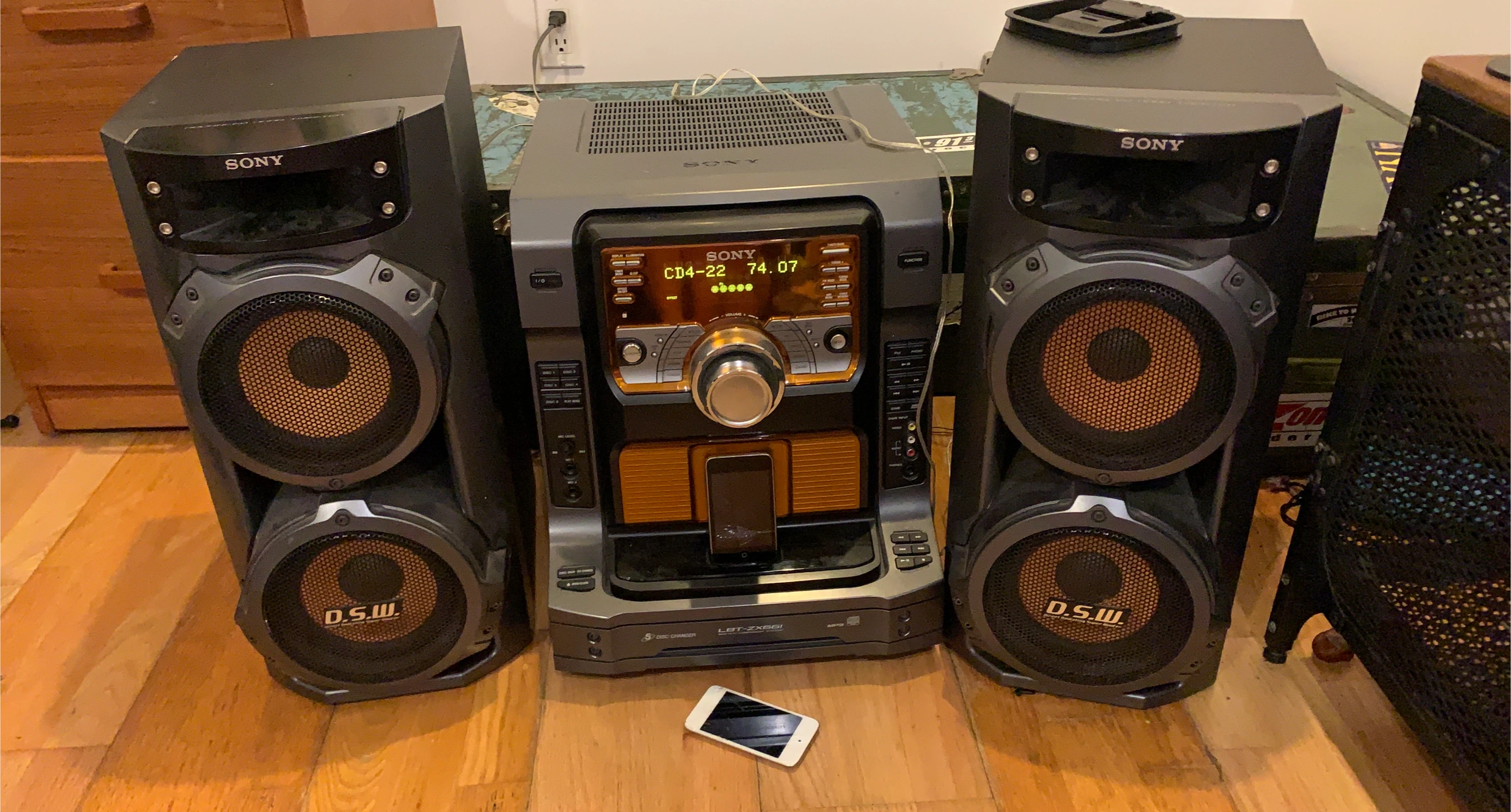 Sony LBT-ZX66i Stereo System with D.S.W Speakers thumbnail