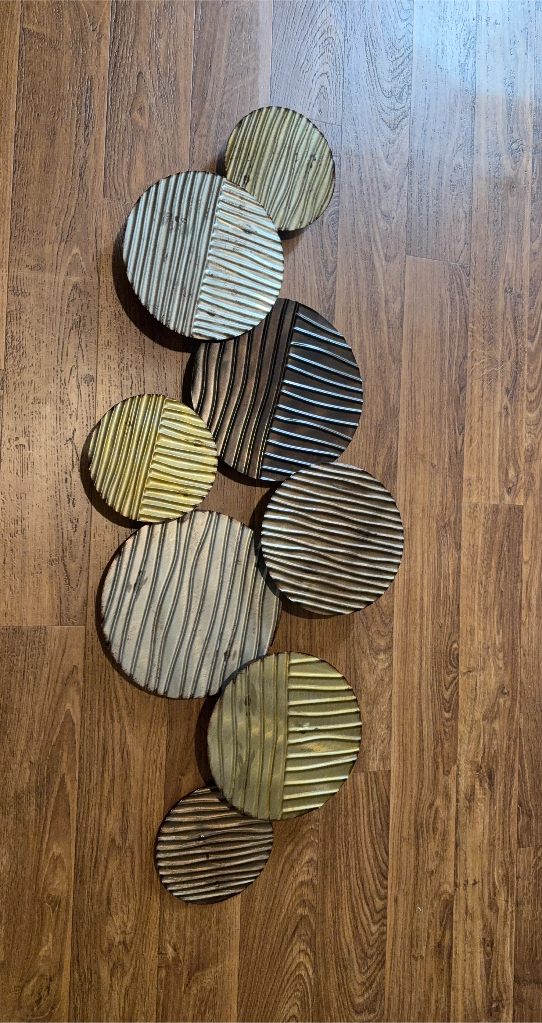 Metal Circle Wall Decor thumbnail