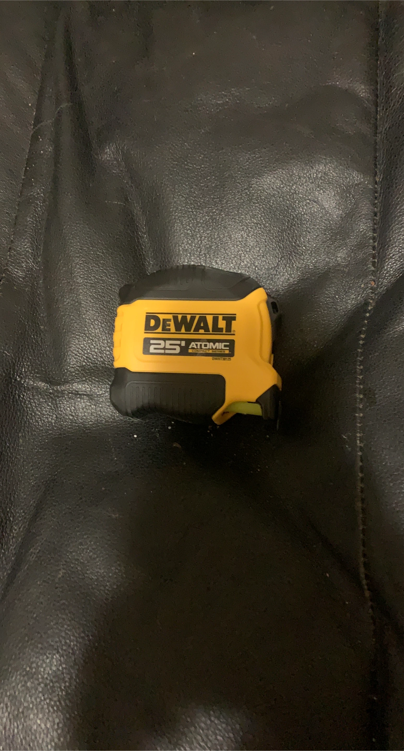 DeWalt 25' Atomic Tape Measure thumbnail