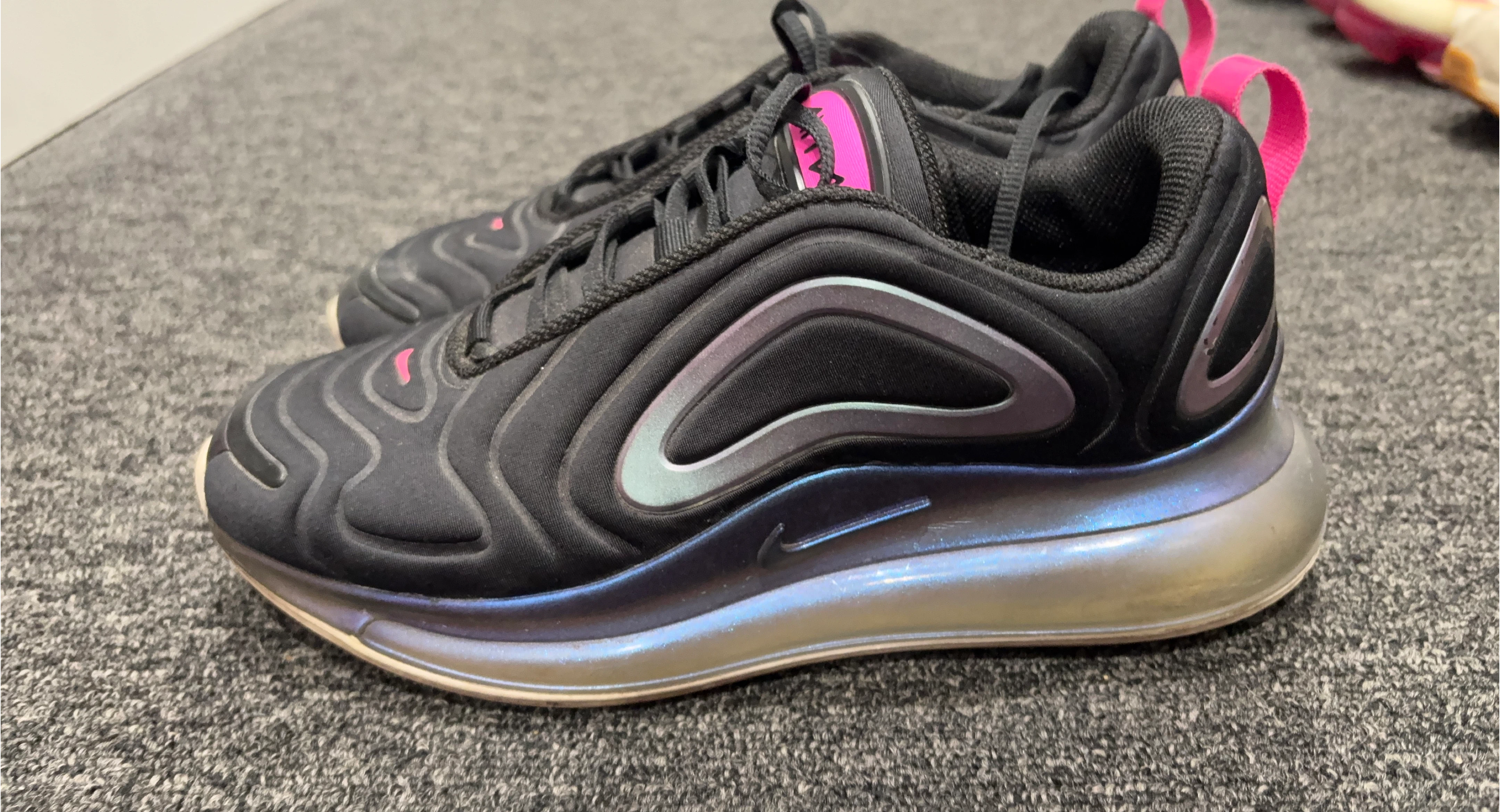 Nike Air Max 720 Black/Pink thumbnail