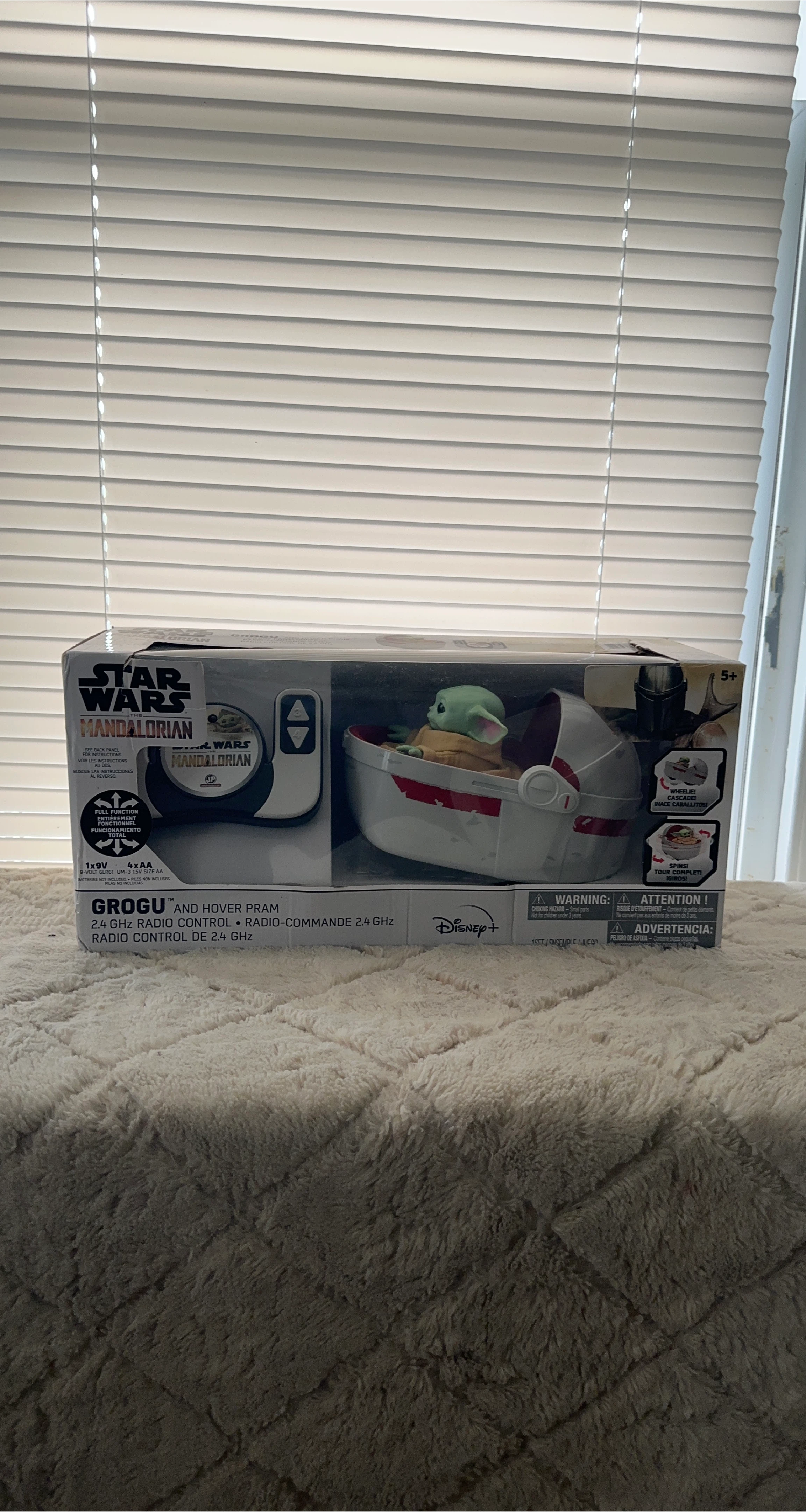 Star Wars Grogu and Hover Pram Radio Control thumbnail