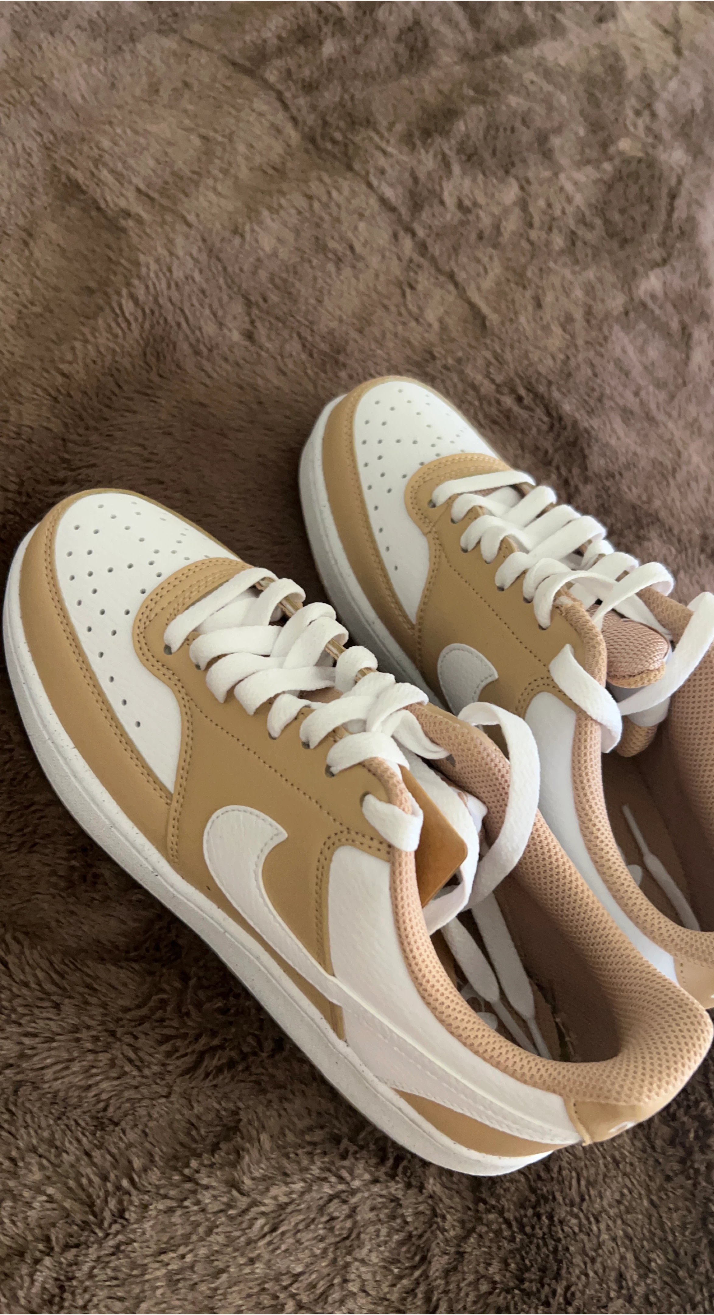Nike Air Force 1 Low White/Tan Sneakers thumbnail