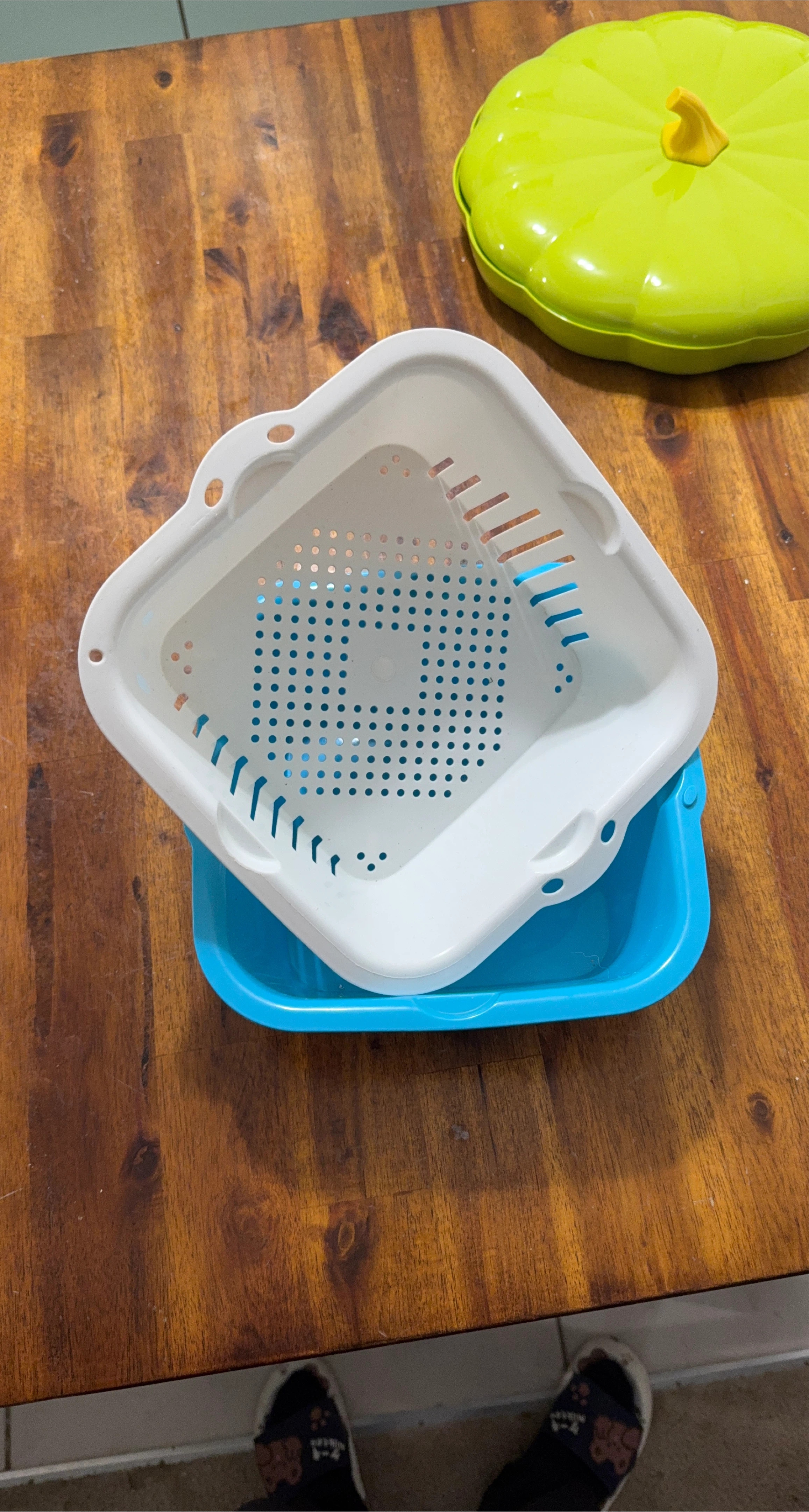 White and Blue Colander Set