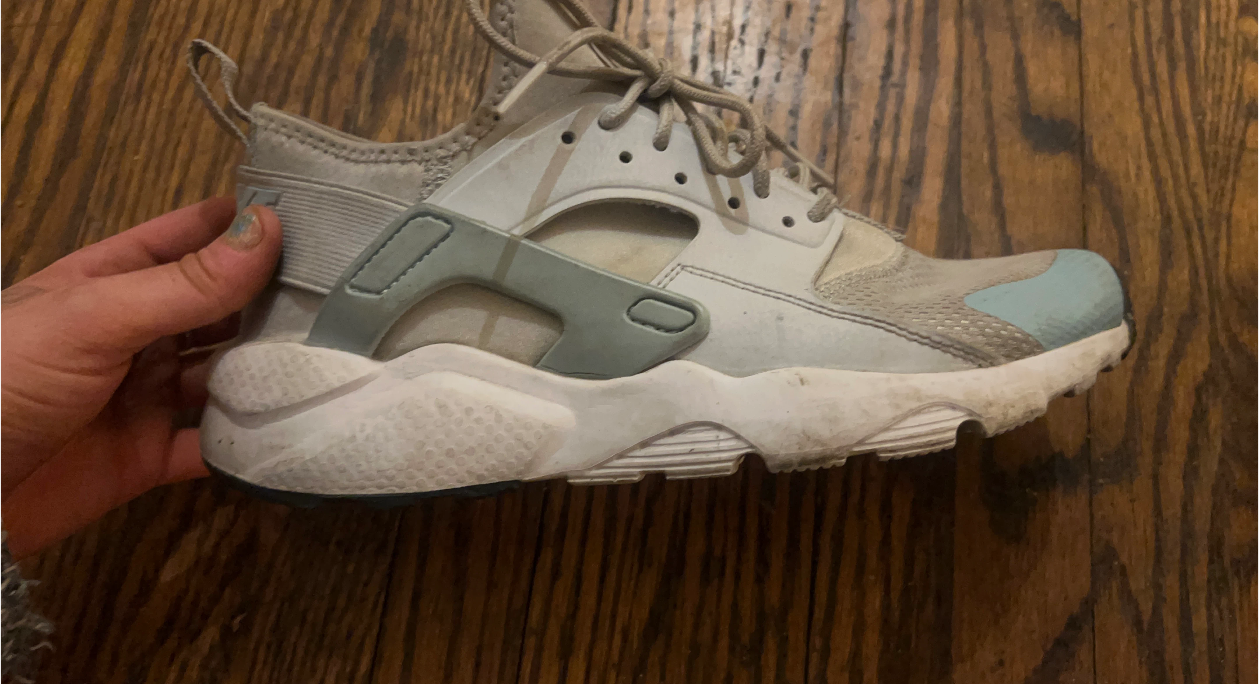 Nike Air Huarache Shoes thumbnail