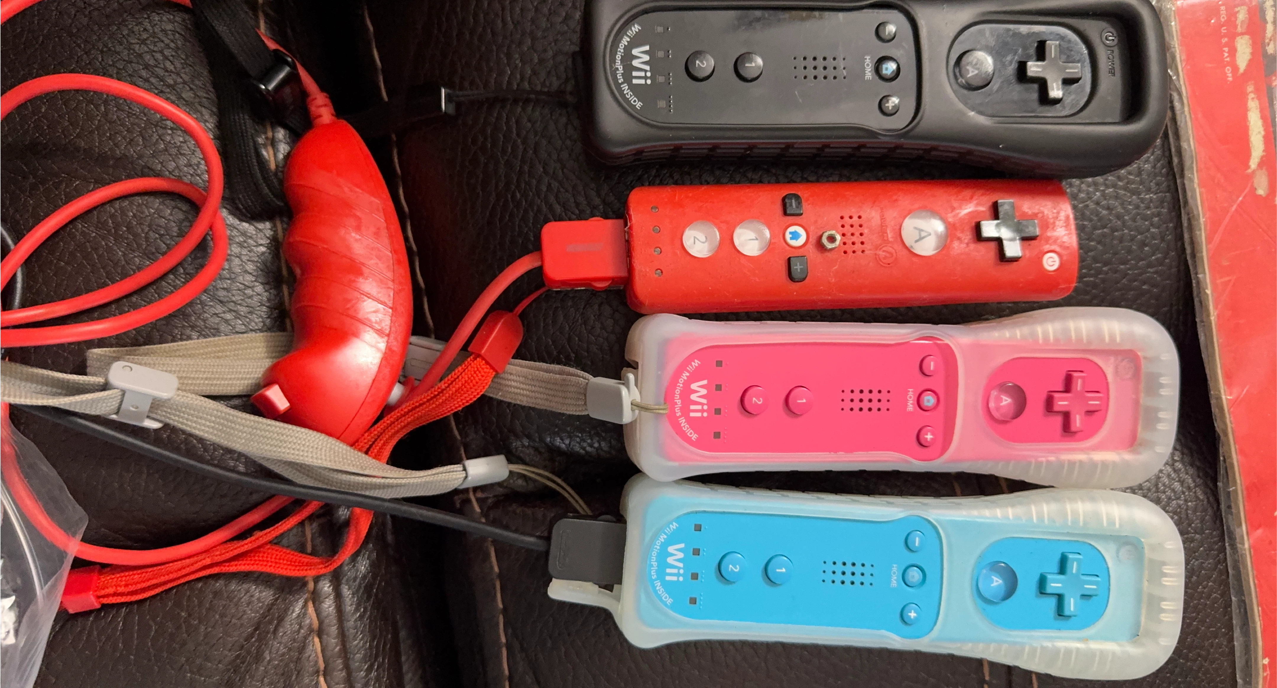 Nintendo Wii Remotes (4) thumbnail