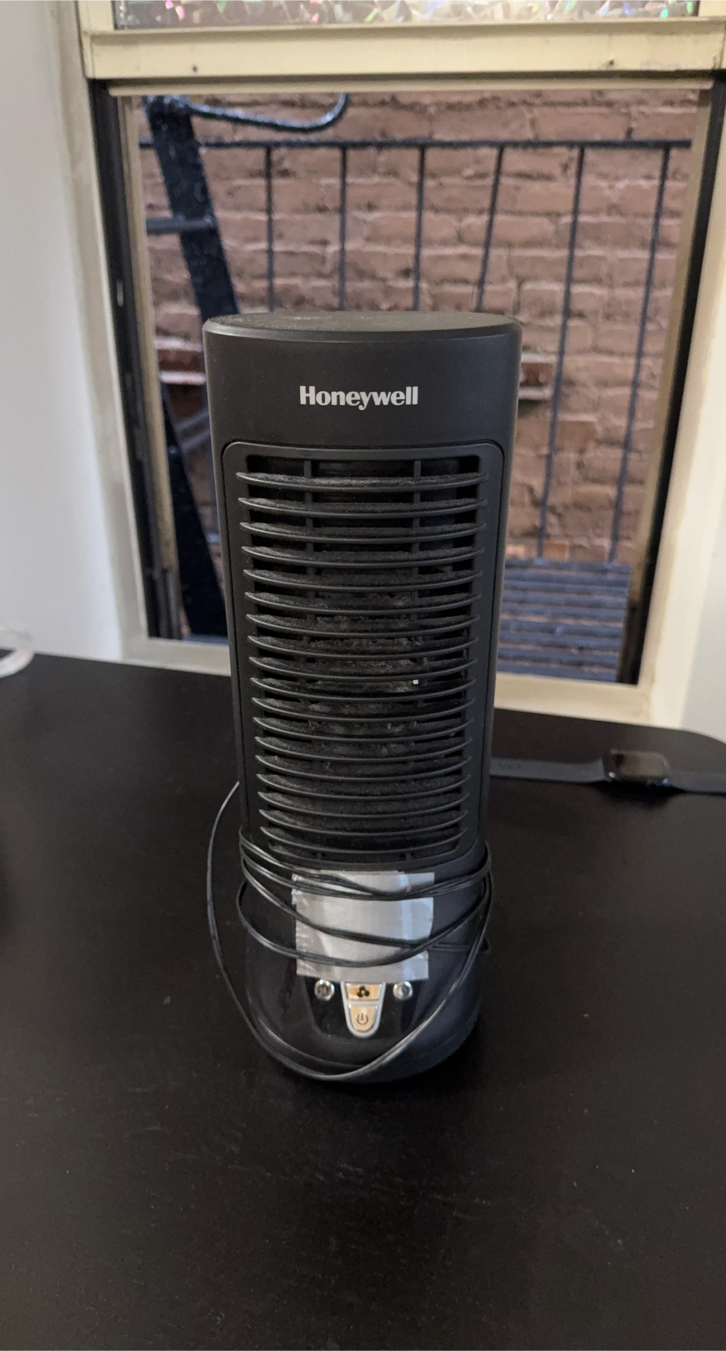 Honeywell Black Air Purifier thumbnail