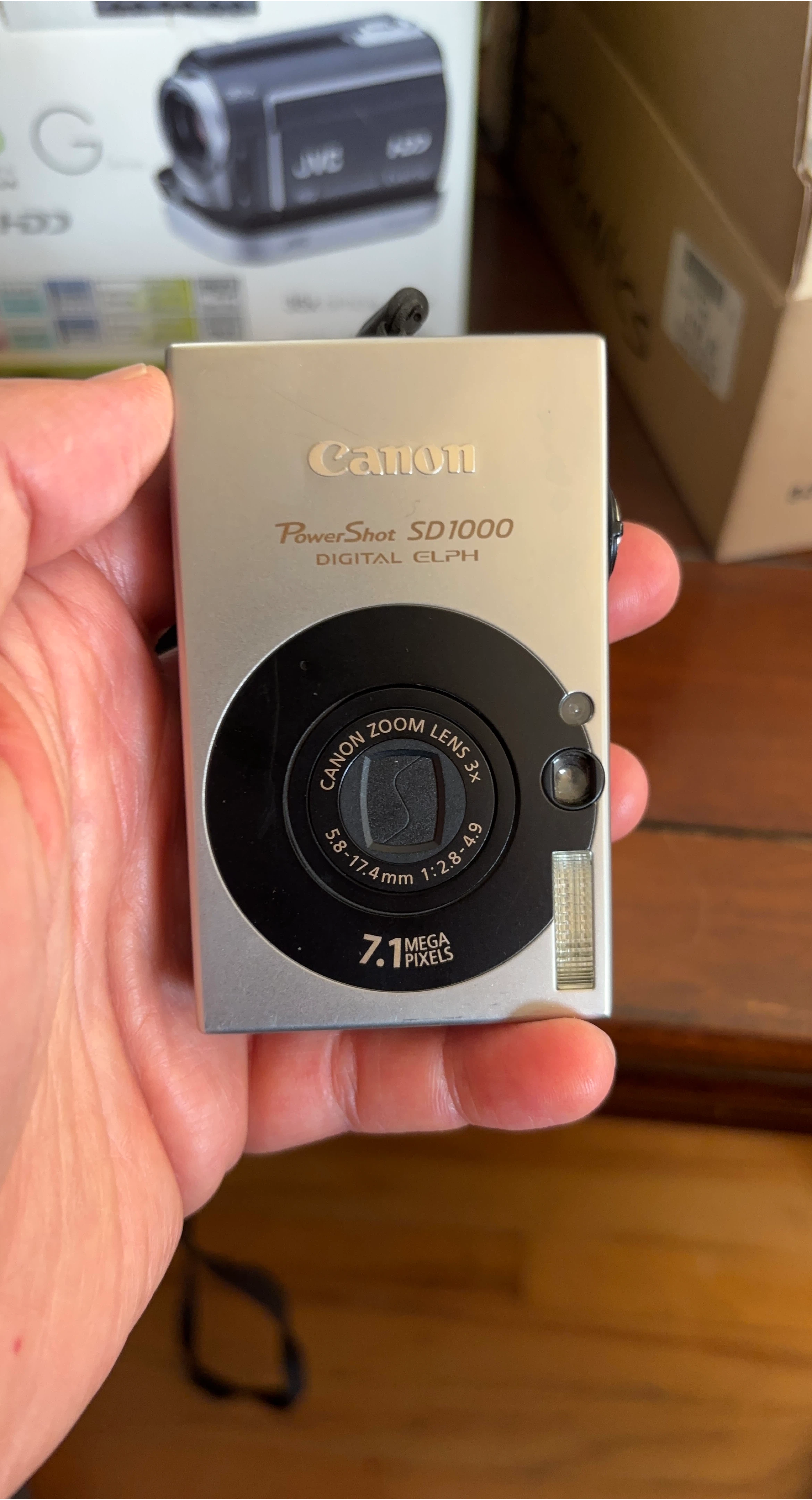 Canon PowerShot SD1000 Digital Elph Camera