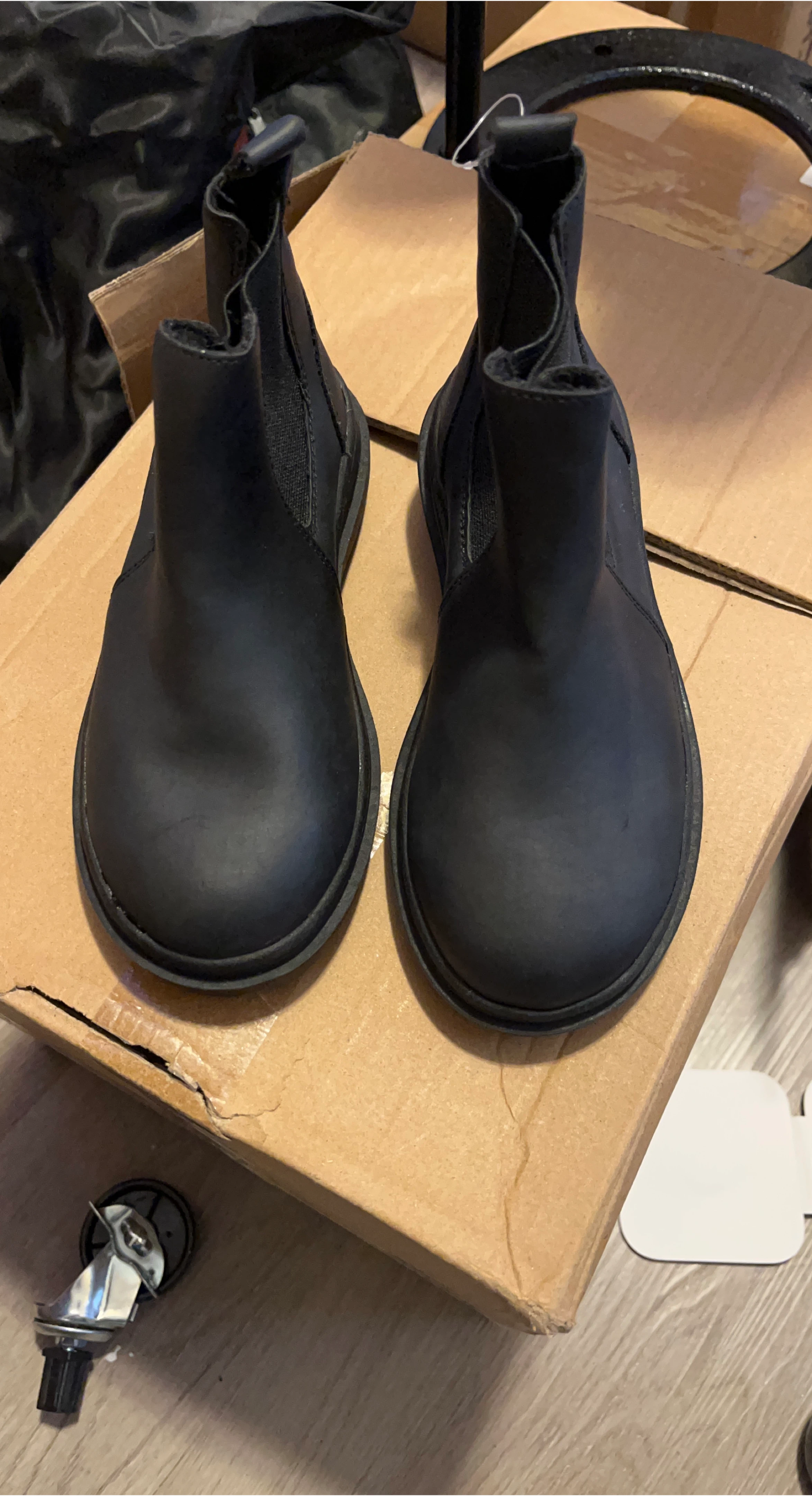 Black Chelsea Boots thumbnail