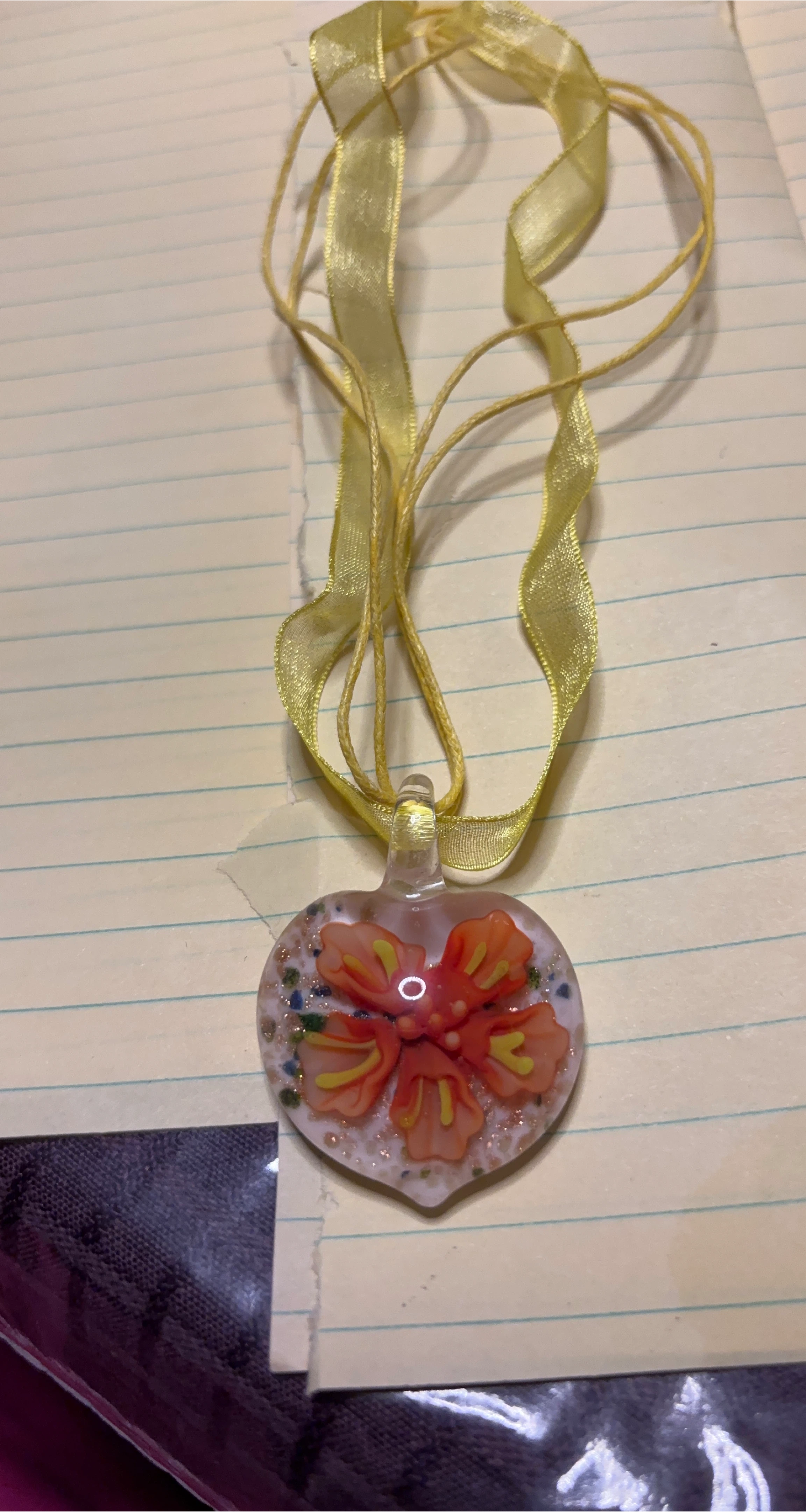 Heart-shaped Flower Pendant Necklace thumbnail