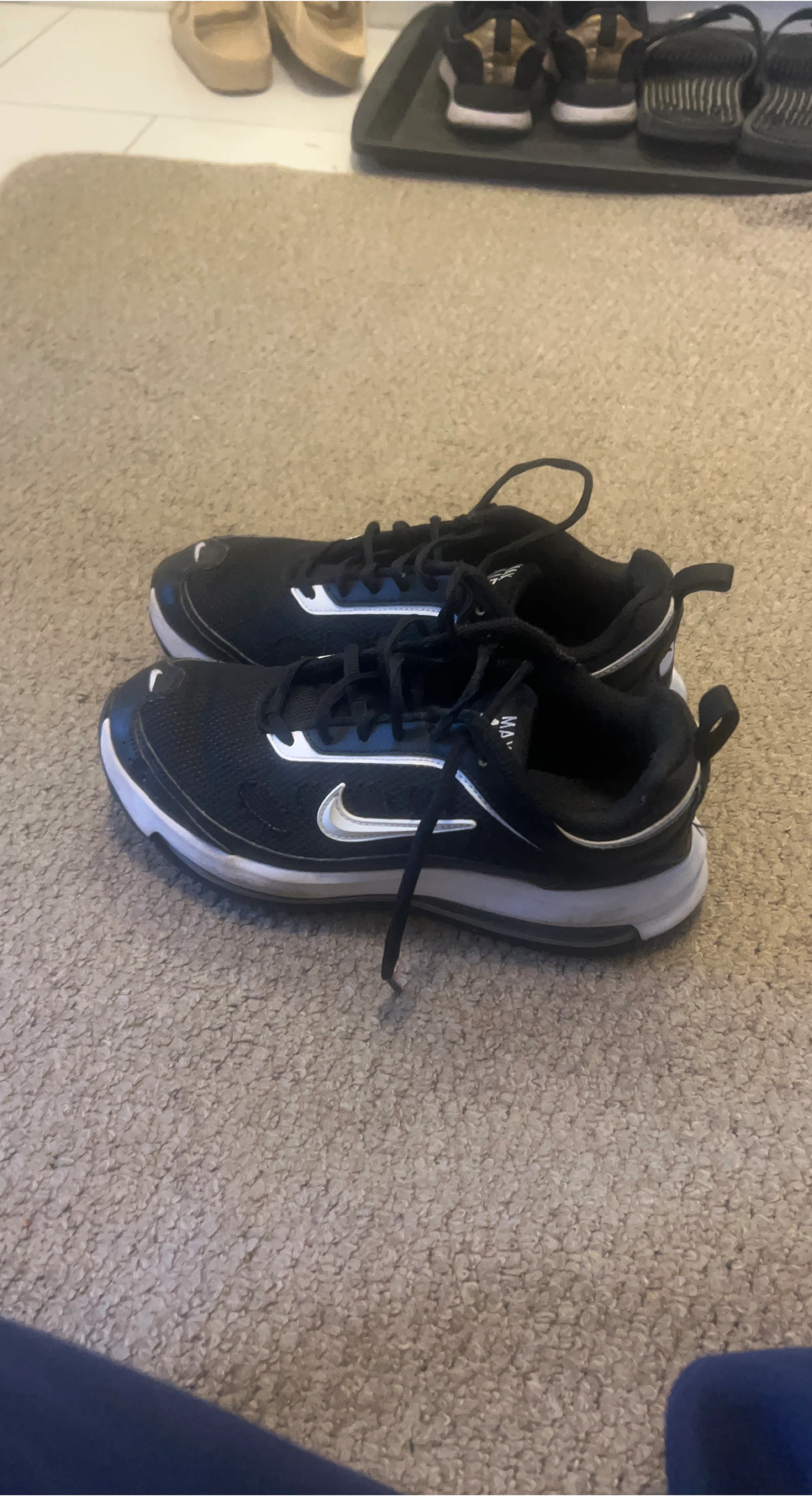 Nike Air Max black sneakers thumbnail