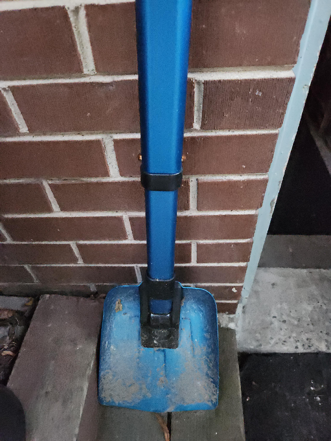 Blue snow shovel🤎 thumbnail