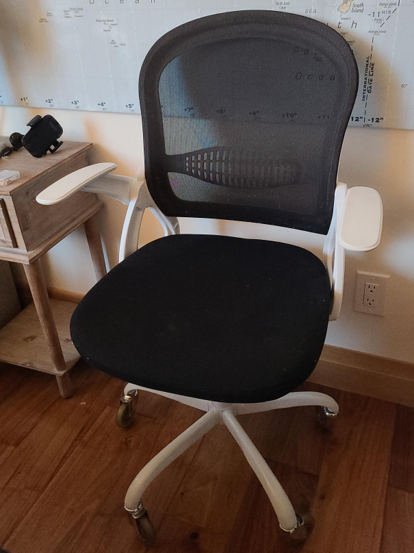 Black & White Office Chair image indicator(4)