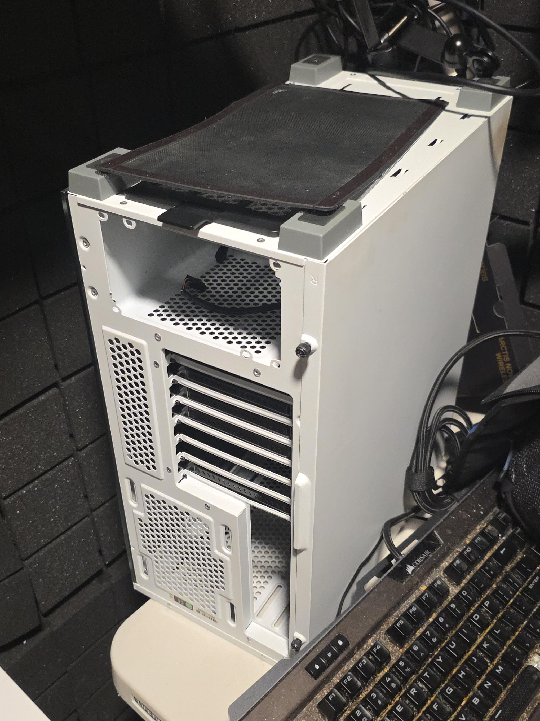 White PC Case image indicator(1)