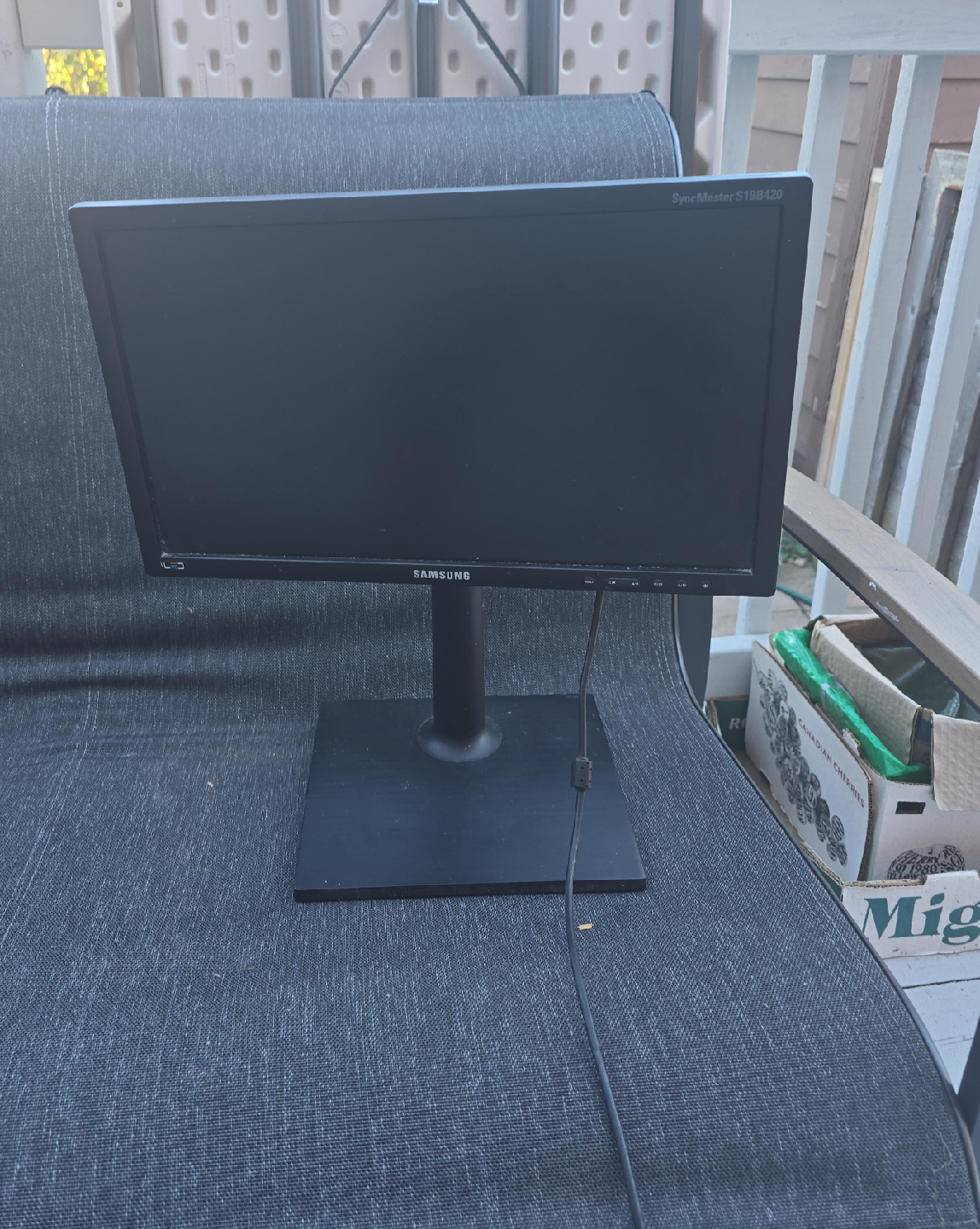Samsung SyncMaster S19B420 Monitor