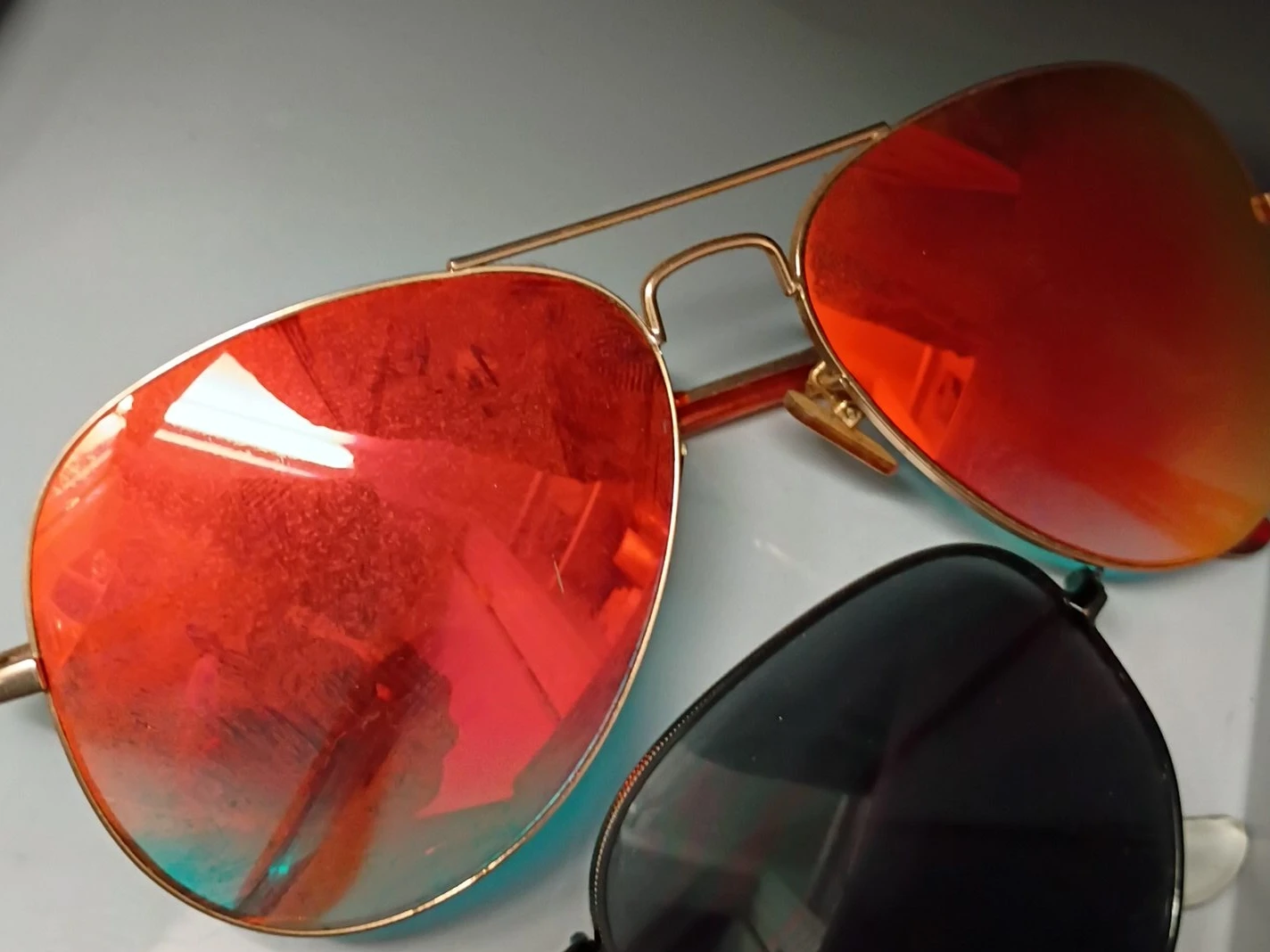 Aviator Sunglasses - Red & Black Lenses