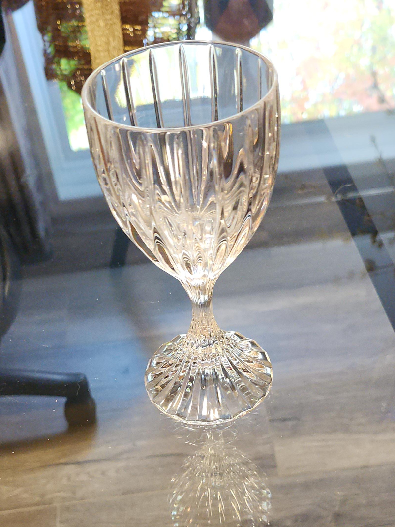 Elegant Crystal Wine Glass thumbnail
