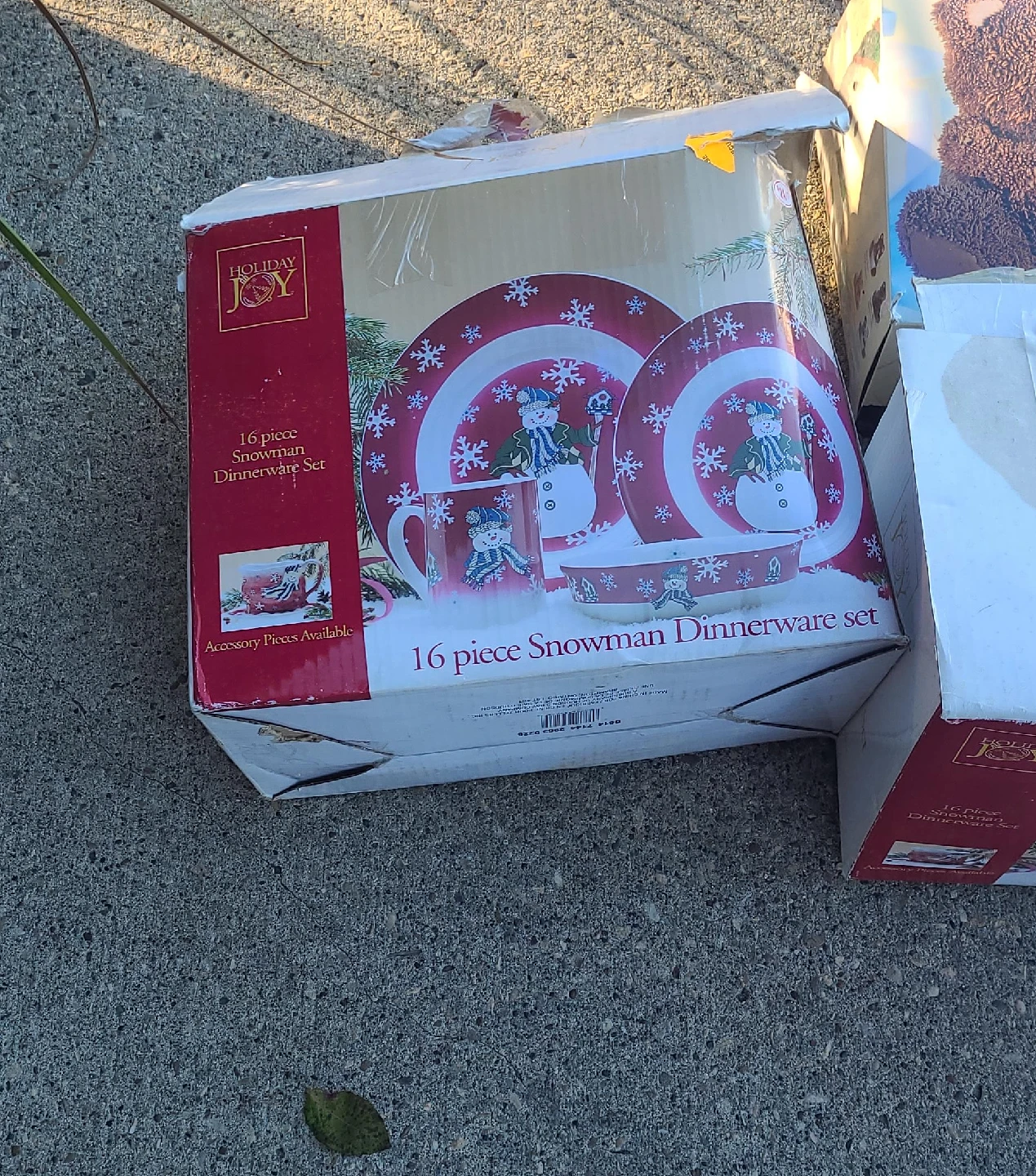 Holiday Joy 16-Piece glass Snowman Dinnerware Set