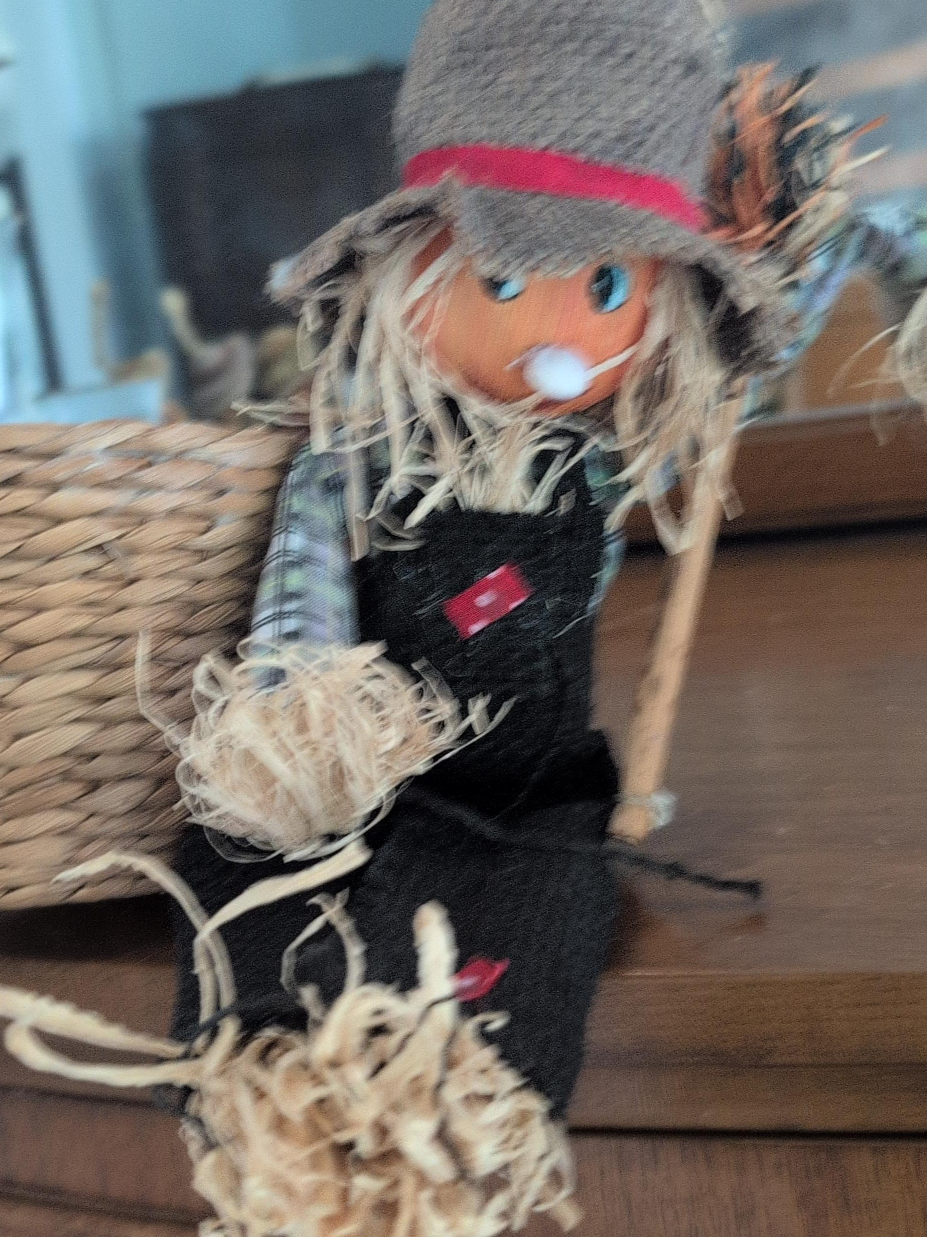 Scarecrow Figurine thumbnail