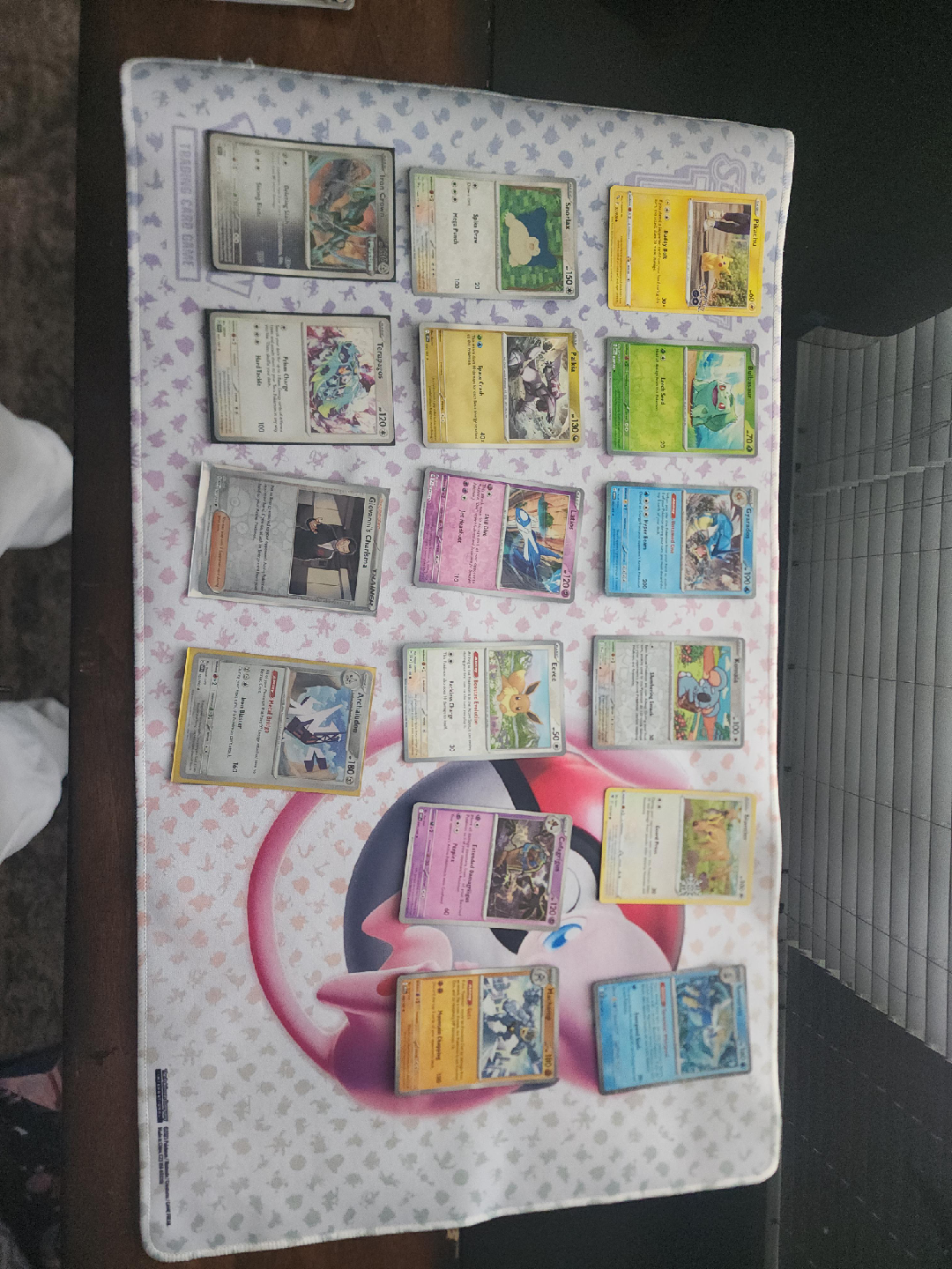 Mixed Lot of Pokemon Trading Cards thumbnail