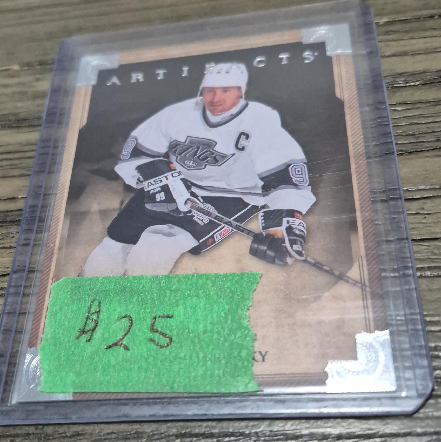 Wayne Gretzky Artifacts Hockey Card thumbnail