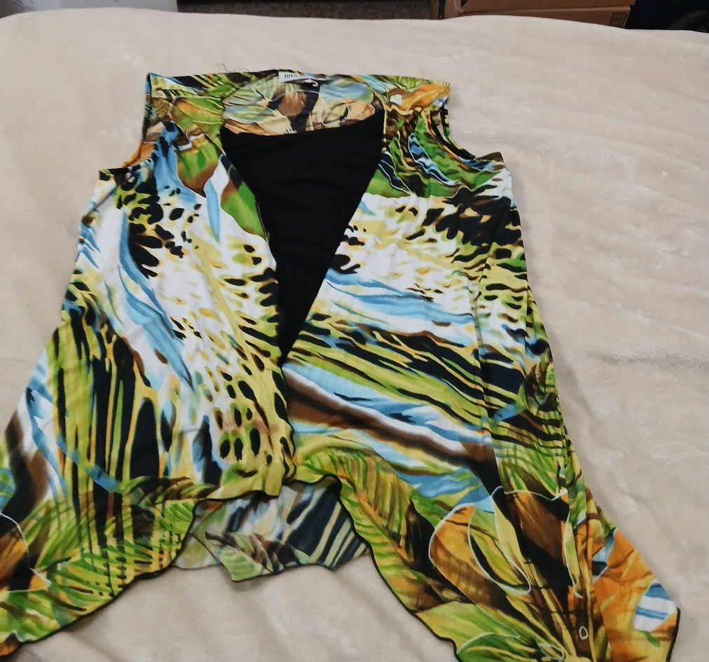 Mix It Women's Sleeveless Floral Print Top