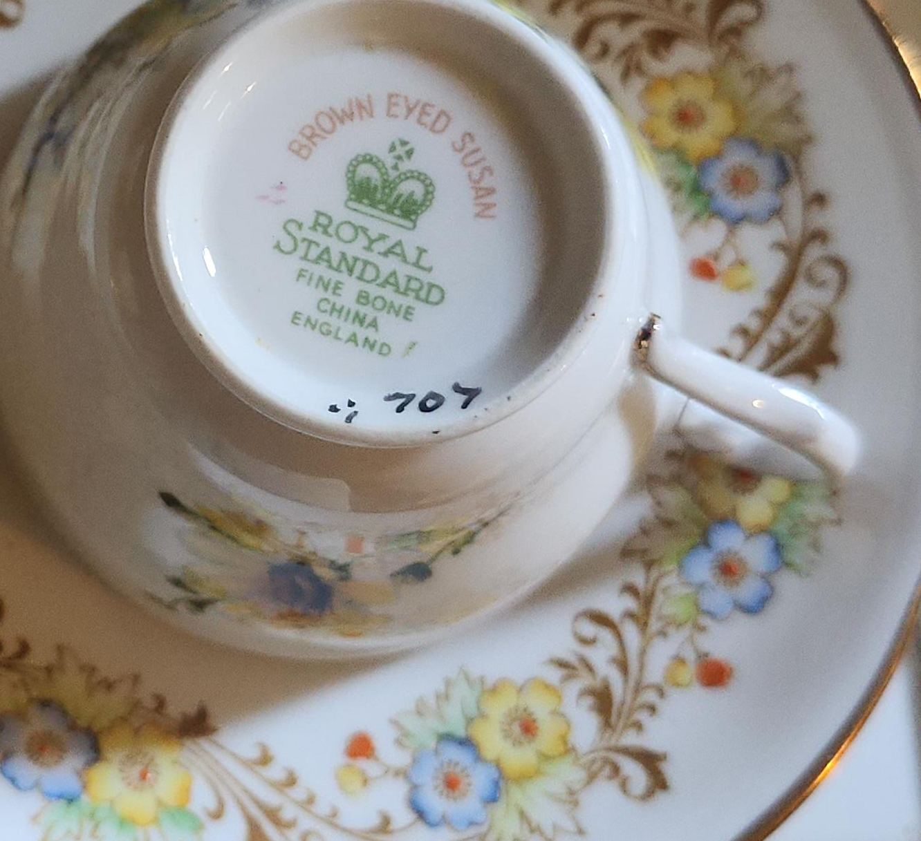 Royal Standard Fine Bone China Teacup & Saucer thumbnail