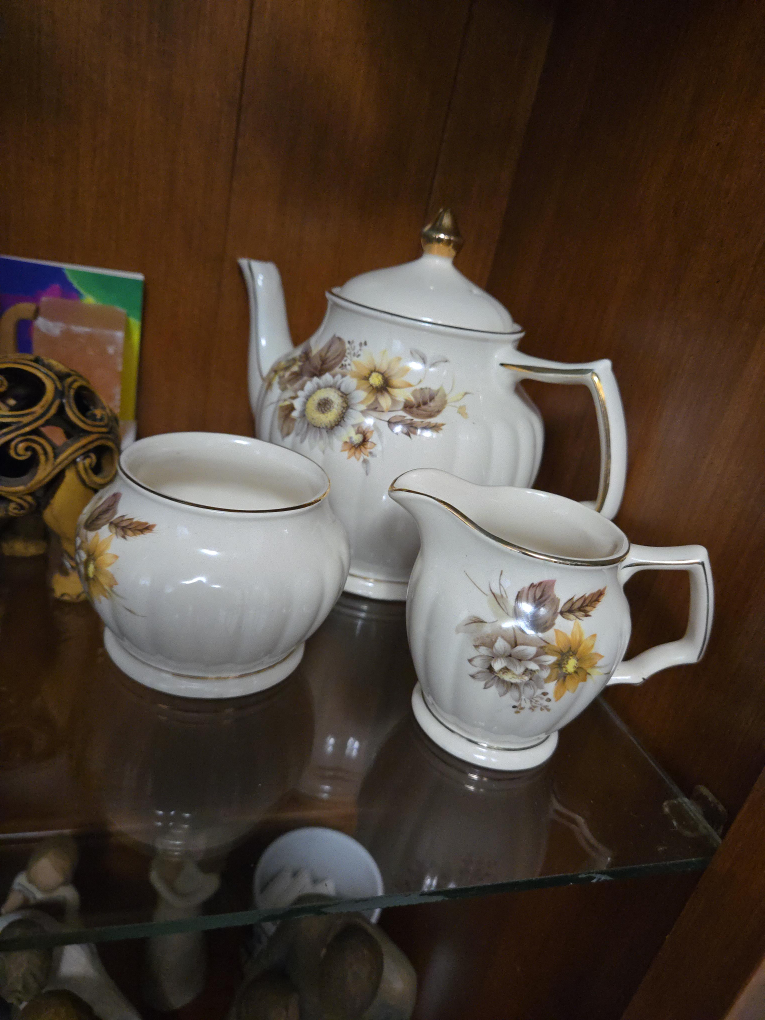 Vintage Tea Set - Teapot, Creamer, Sugar Bowl thumbnail