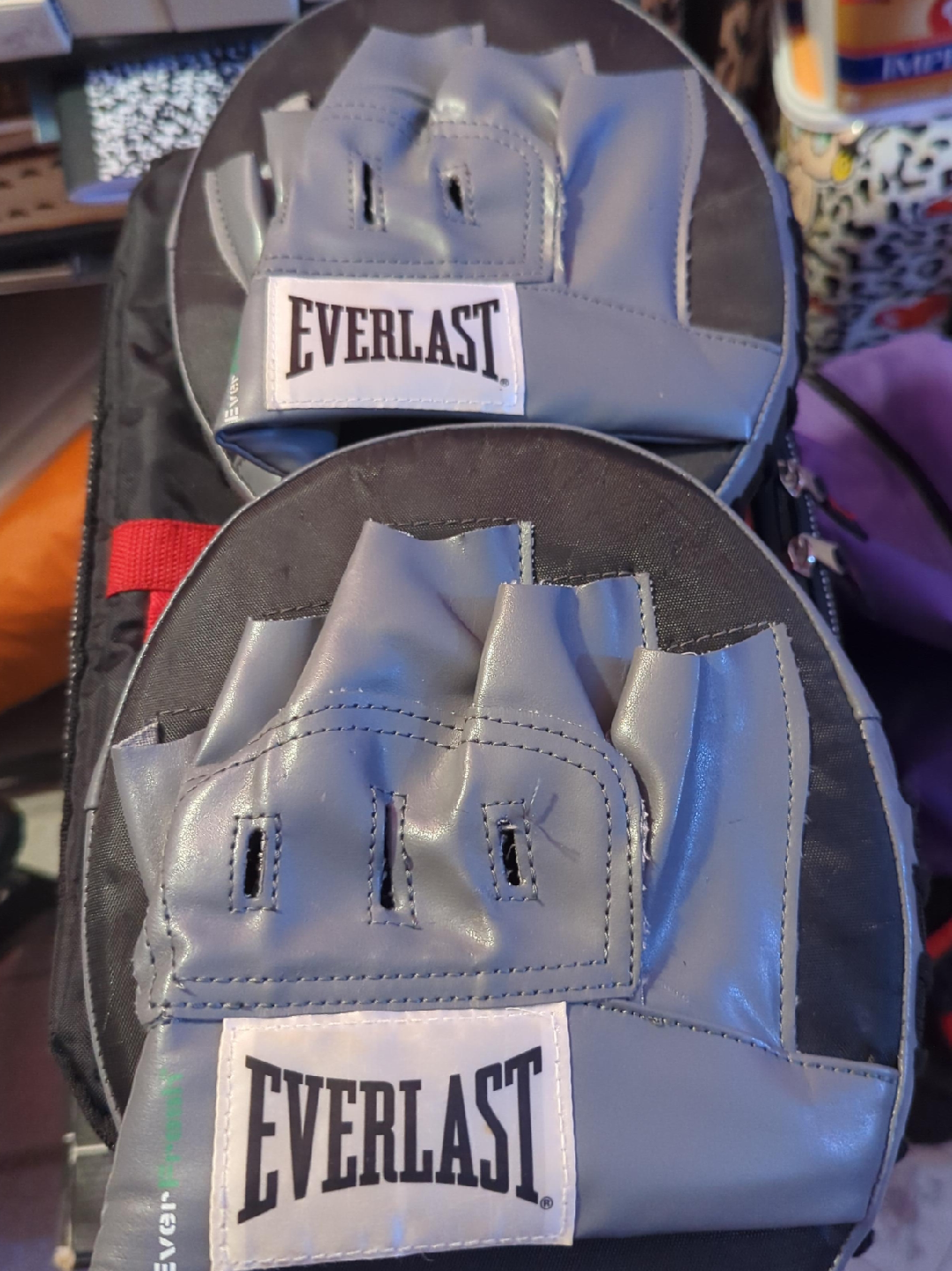 Everlast Boxing Training Gloves thumbnail