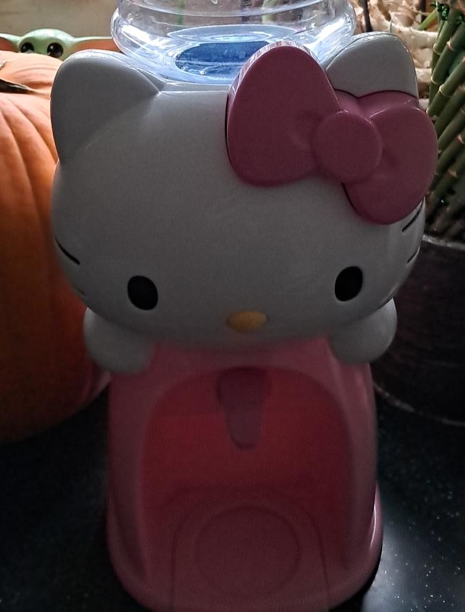 Hello Kitty Mini Water Dispenser thumbnail