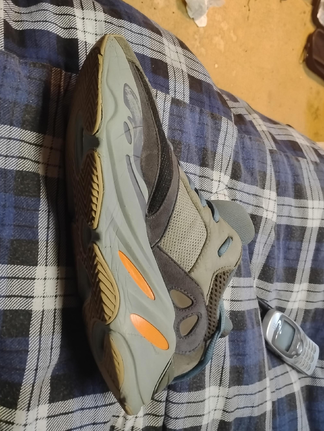 Adidas Yeezy Boost 700