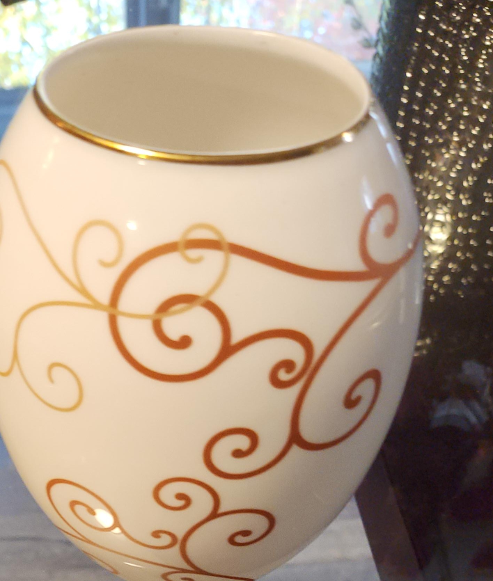 Decorative Vase with Swirl Design thumbnail