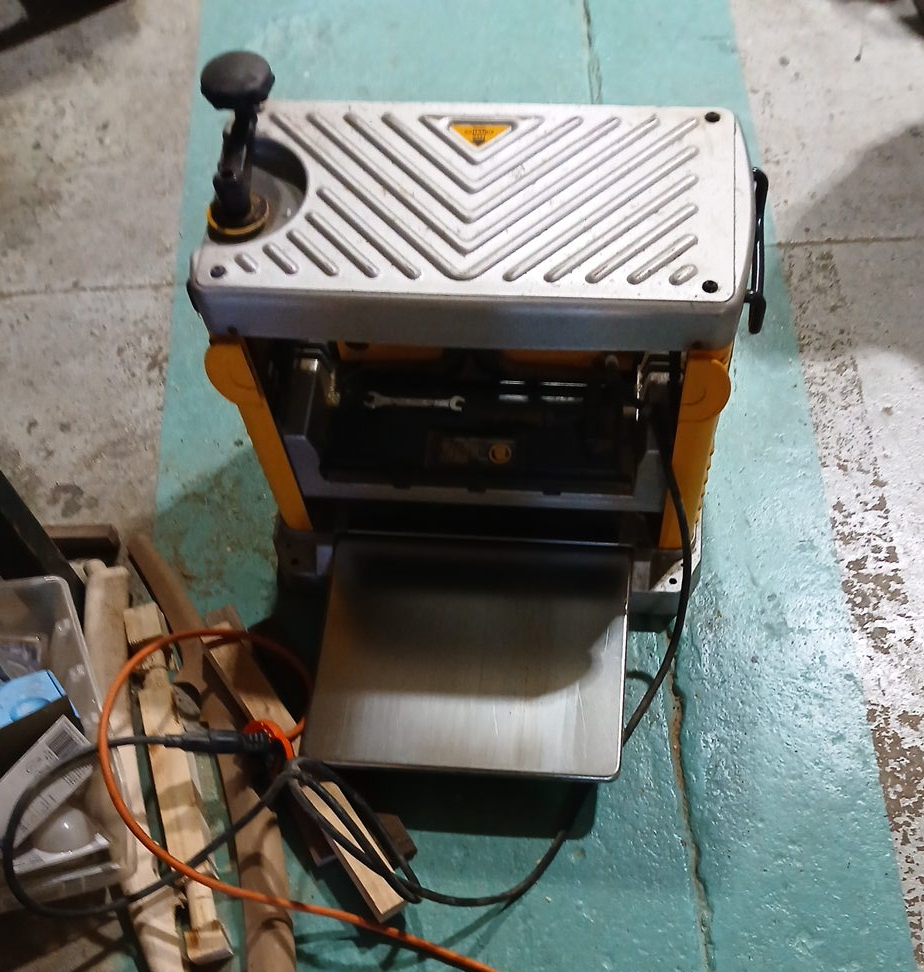 Benchtop Planer thumbnail