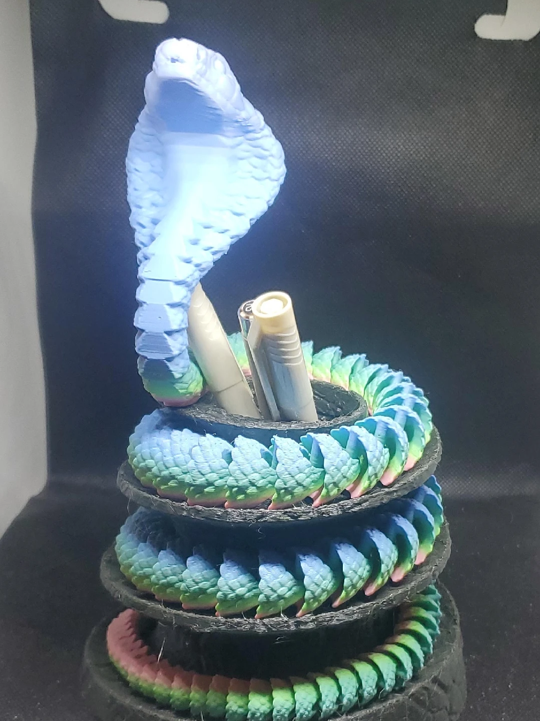 3D Printed Articulated Cobra Pen Holder