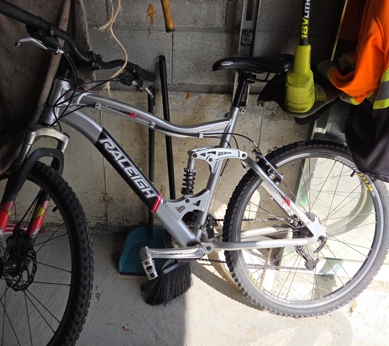 Raleigh Tarantula Mountain Bike thumbnail
