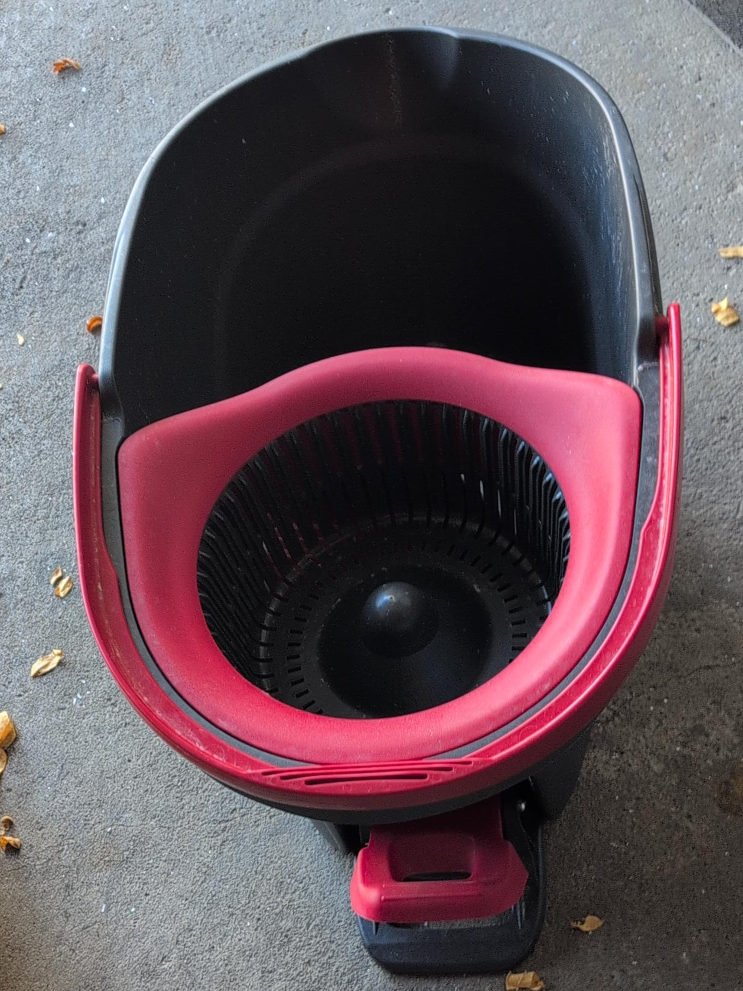 Spin Mop Bucket with Wringer thumbnail