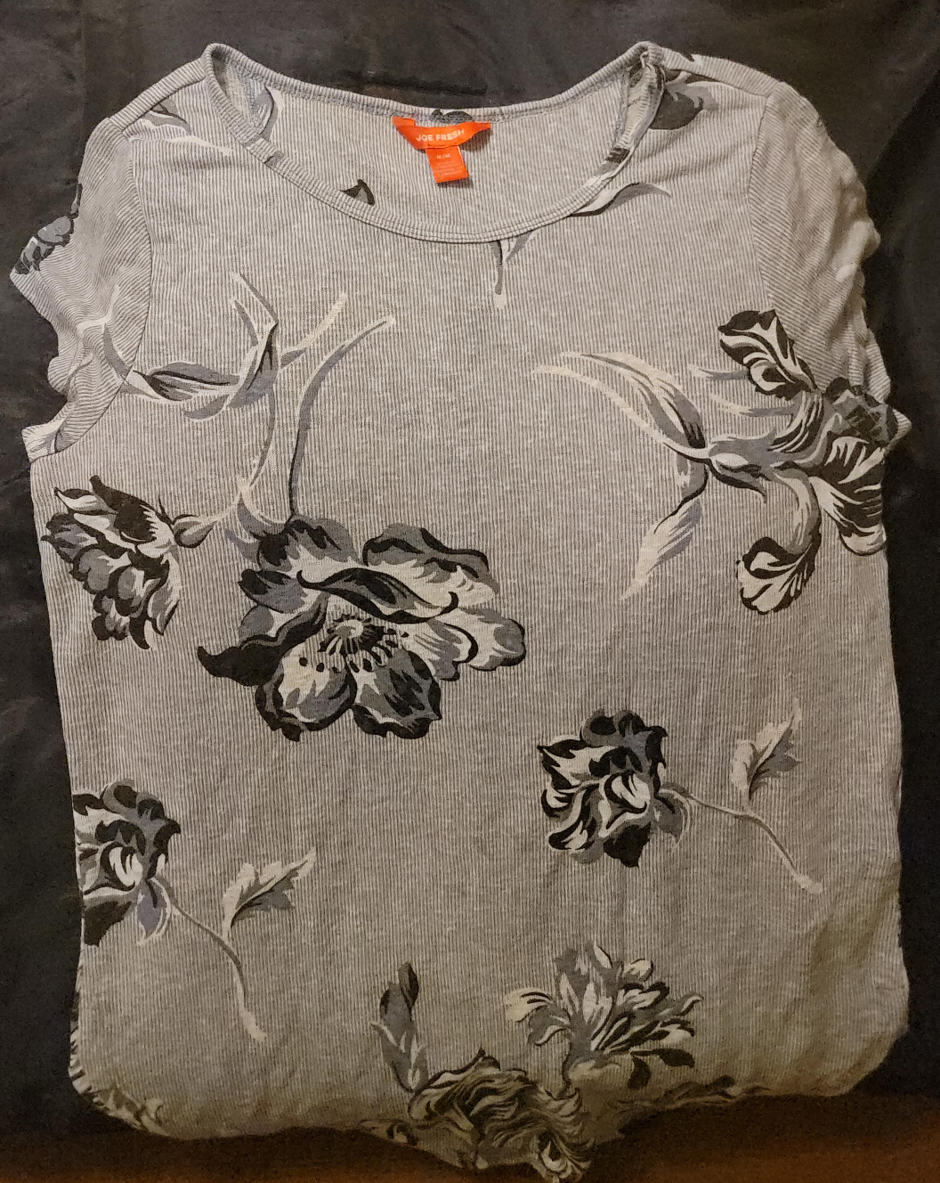 Joe Fresh Grey Floral Top Size M thumbnail