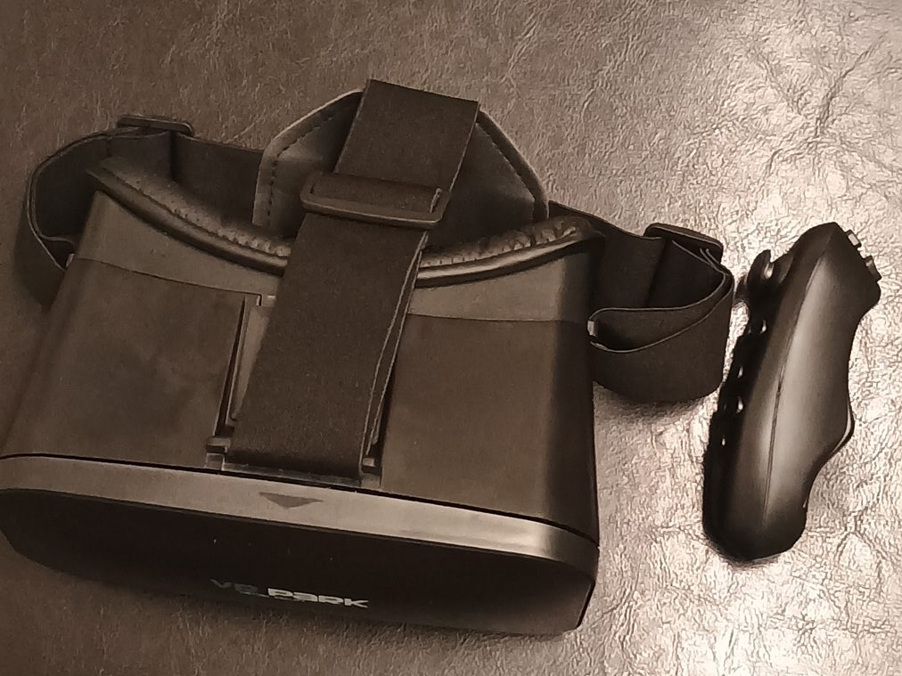 VR Park Virtual Reality Headset with Controller thumbnail
