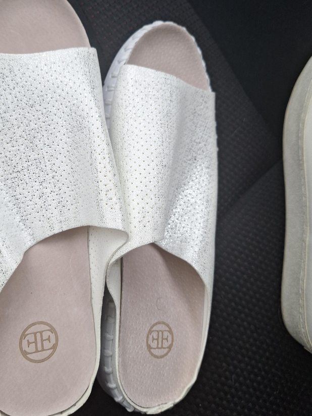 EF (Elia B) White Slides - Size 8 thumbnail