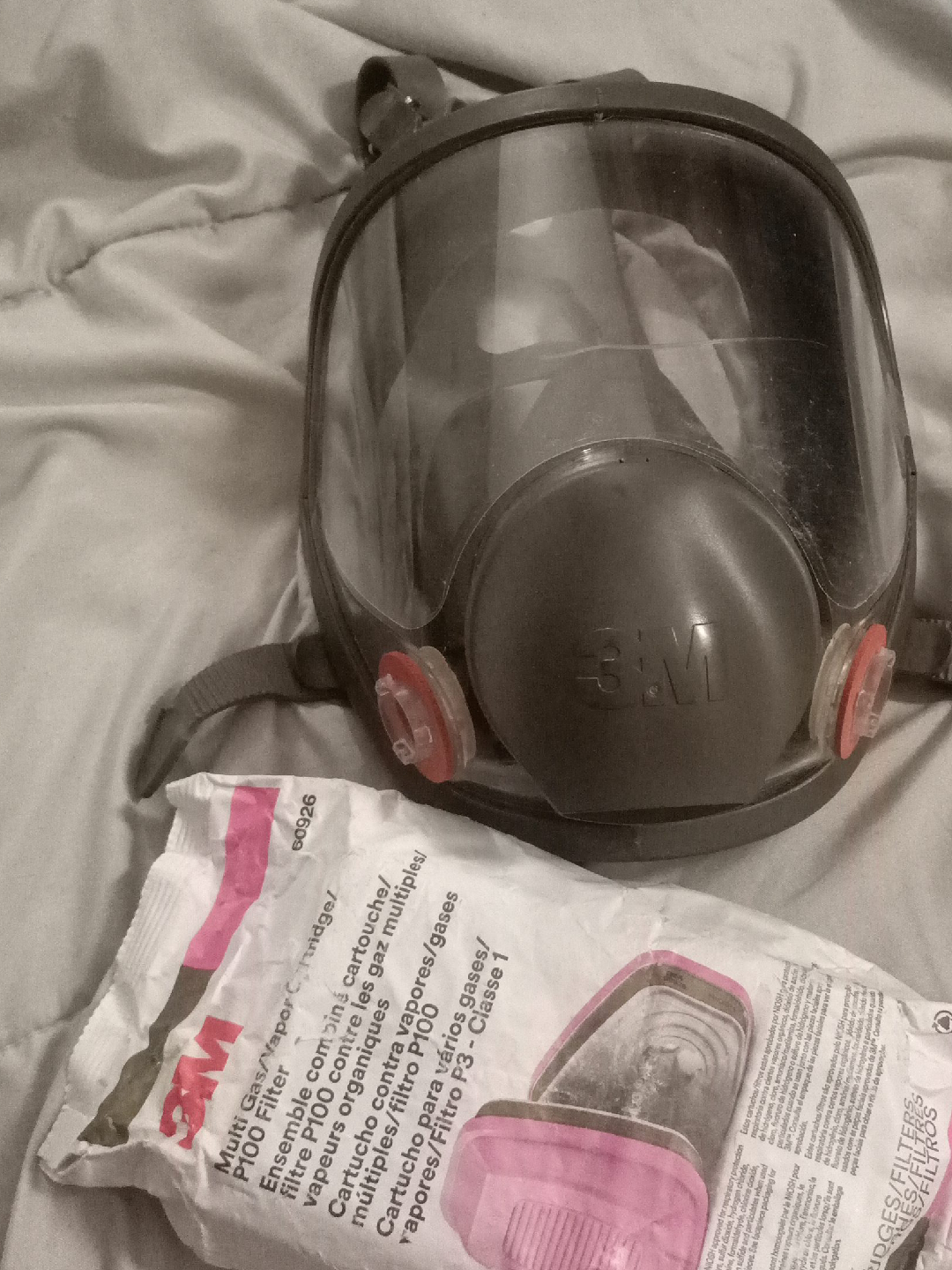 3M Full Facepiece Respirator with Multi Gas/Vapor Cartridge thumbnail