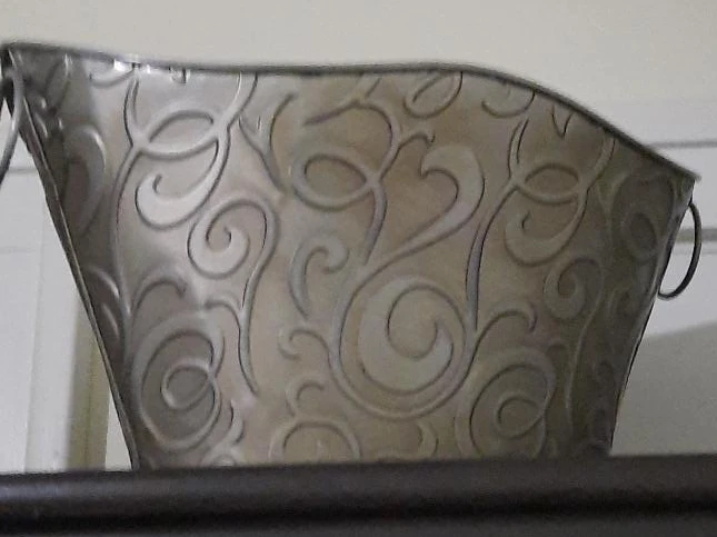 Decorative Metal Oval Tub with Handles