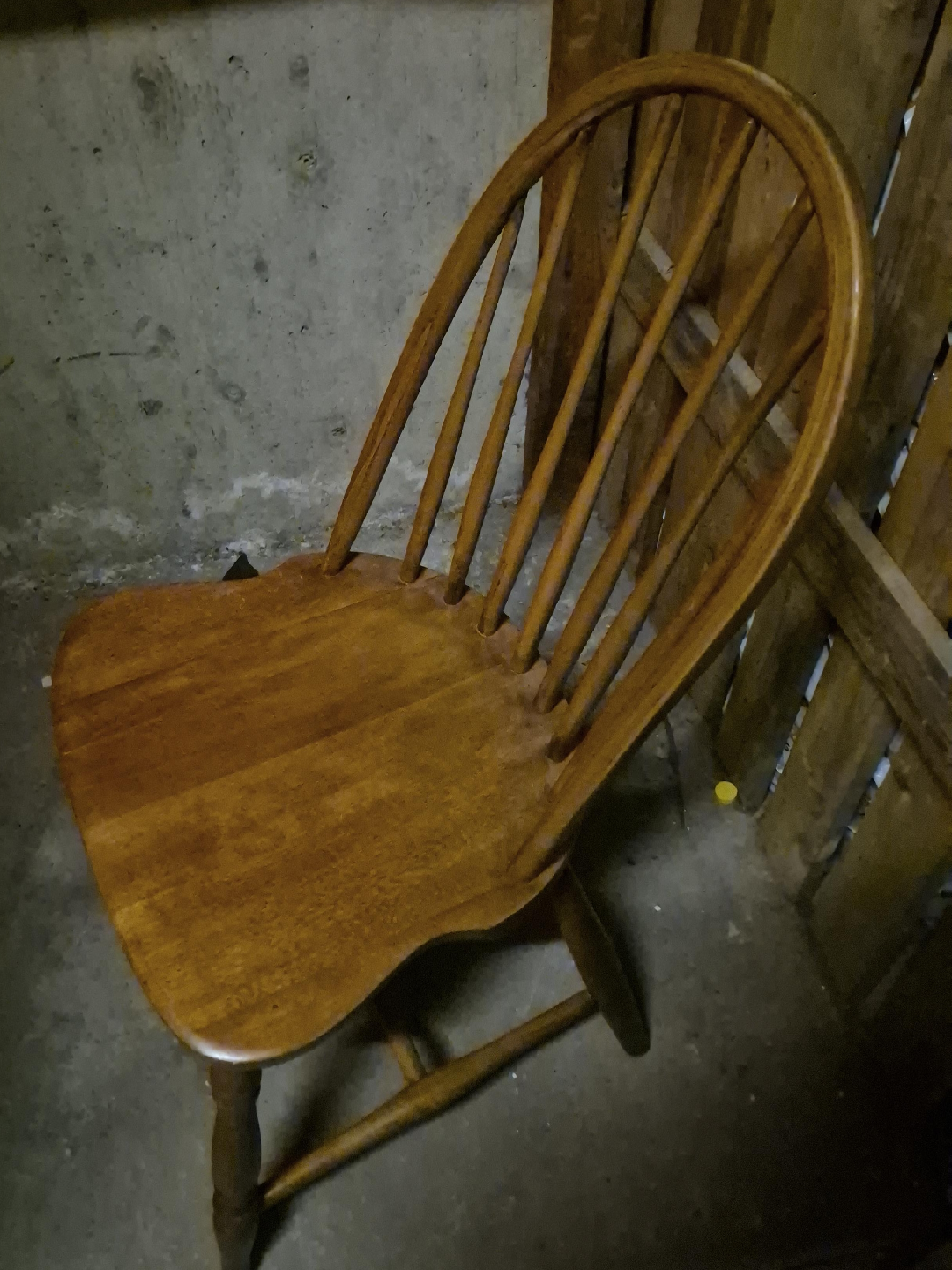 4 Wooden Spindle-Back Chair thumbnail
