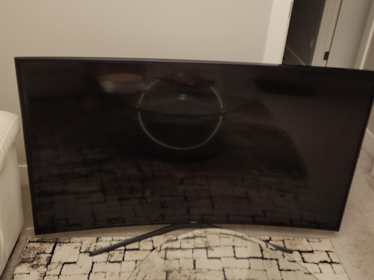 65 inches Samsung Curved TV thumbnail