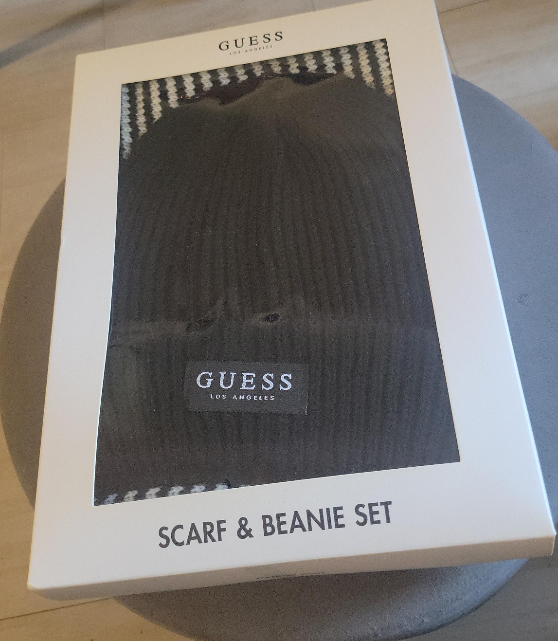 Guess Scarf & Beanie Set - New in Box! thumbnail