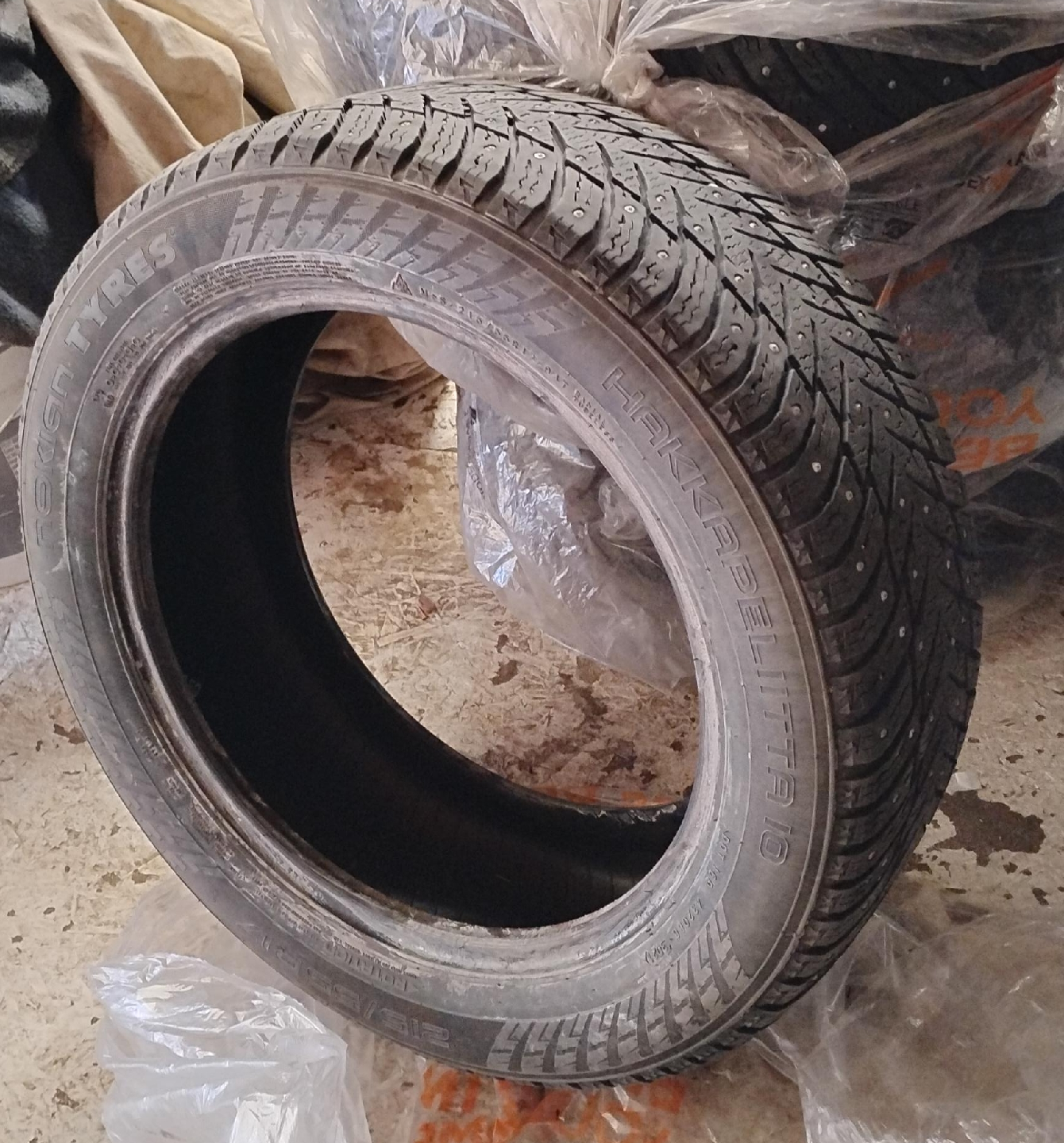 Set of 4 Nokian Hakkapeliitta 10 studded Winter Tires