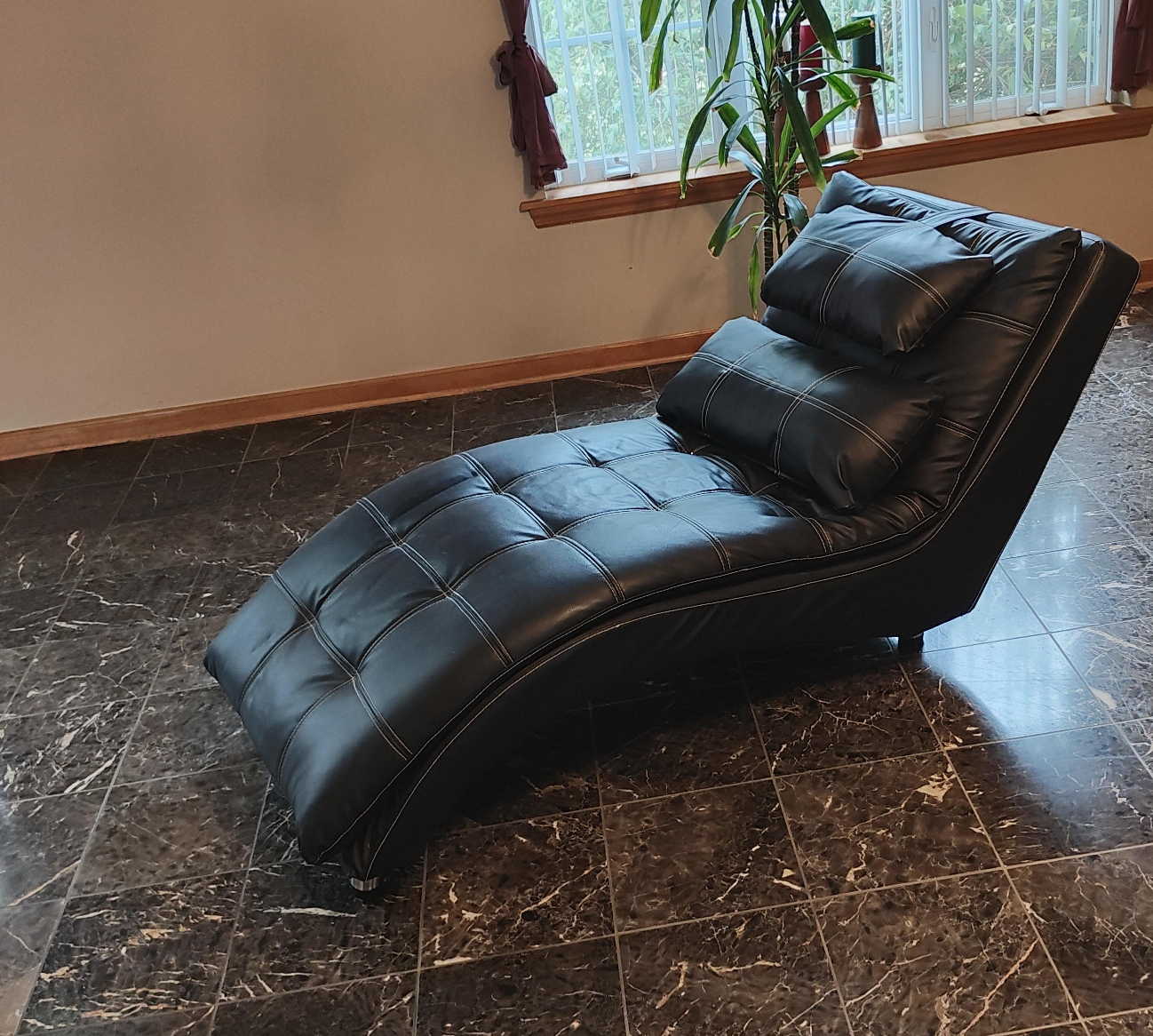 Black Leather Chaise Lounge